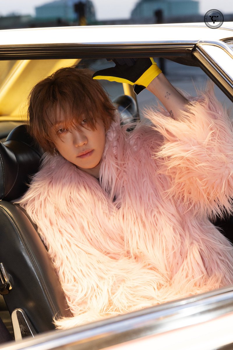 JEUXX's tweet photo. PRETTY MINGHAO IN PINK 💗 https://t.co/oYBROaVs52