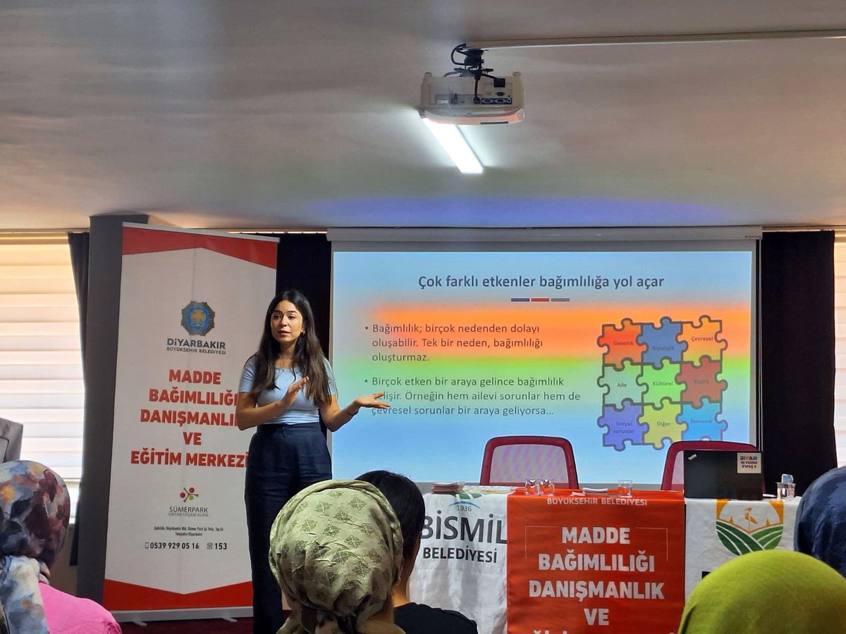 diyarbakirbld's tweet photo. 🔹 Bismil'de Bağımlılıkla Mücadele Eğitimi Düzenlendi

📌 Büyükşehir Belediyesi Madde Bağımlılığı Danışmanlık ve Eğitim Merkezimiz tarafından Bismil Belediyesi Kadın ve Aile Müdürlüğünde düzenlenen eğitimde, kursiyerler ve personele madde bağımlılığı ile genel bağımlılık konusunda kapsamlı bilgiler aktarıldı. Uzmanlar tarafından verilen eğitimde, bağımlılığın tanımı, türleri, bağımlılığa yol açan risk faktörleri ile birey üzerinde oluşturduğu fiziksel, psikolojik ve sosyal etkiler ayrıntılı şekilde ele alındı. Eğitimde, bağımlılıkla mücadelede ailelerin, sosyal çevrenin ve yerel yönetimlerin üstlendiği sorumluluklara dikkat çekildi. Eğitim katılımcıların soruları ve değerlendirmeleri ile tamamlandı. Belediyemiz, bağımlılık konusunda farkındalığı artırmak amacıyla çalışmalarını sürdürecek. 

🔹 Bismil de Perwerdeyê Têkoşînê Vera Girêdayîşî Ame Organîzekerdene

📌 Perwerdeyî de ke hetê Merkezê Şêwirmendîye û Perwerdeyî yê Girêdayîşê Madeyan ê Şaredarîya Şaristanê Girdî ra Mudirîya Cinî û Keyeyî ya Şaredarîya Bismilî de ame organîzekerdene, seba kursîyer û personelan derheqê girêdayîşê madeyan û girêdayîşê pêroyî de agahîyê hîrayî ameyî parekerdene. Perwerdeyî de ke hetê pisporan ra ame dayene, tarîfê girêdayîşî, tewirê ci, faktorê rîskî ke rayîr danê girêdayîşî û tesîrê fîzîkî, psîkolojîk û sosyalî ke kesî ser o virazenê, bi teferruat ameyî erjnayene. Perwerdeyî de, bale ameye antene têkoşînê vera girêdayîşî de berpirsîyarîya keyeyan, dorûverê sosyalî û îdareyanê herêmkîyan ser o. Perwerde bi pers û erjnayîşanê beşdaran temam bî. Şaredarîya ma, bi amancê derheqê girêdayîşî de zêdekerdişê hişyarîye do xebatanê xo dewam bikero.

🔹 Li Bismilê Perwerdehiya Têkoşîna Dijî Alûdebûnê Hat Lidarxistin

📌 Ji aliyê Navenda Perwerdehî û Şêwirmendiya Alûdebûna Madeyan a Şaredariya me ya Bajarê Mezin ve li Midûriyeta Jin û Malbatê ya Şaredariya Bismilê perwerdehiyek hat lidarxistin. Di perwerdehiyê de ji bo kursiyer û xebatkaran, li ser alûdebûna madeyan û her wiha li ser mijara alûdebûna giştî zanyariyên berfireh hatin parvekirin. Bi perwerdehiya ku ji aliyê pisporan ve hat dayîn; pênaseya alûdebûnê, cureyên wê, faktorên rîskê yên ku dibin sedema alûdebûnê û bandorên wê yên fîzîkî, psîkolojîk û civakî yên li ser kesan bi hûrgilî hatin destgirtin. Di bernameyê de bal kişandin ser berpirsiyariyên ku malbat, derdora civakî û rêveberiyên herêmî di têkoşîna dijî alûdebûnê de digirin ser xwe. Perwerdehî piştî bersivandina pirsan û nirxandinên beşdaran bi dawî bû. Şaredariya me, bi armanca zêdekirina hişmendiya li ser mijara alûdebûnê wê xebatên xwe bidomîne.

#Diyarbakır #Amed