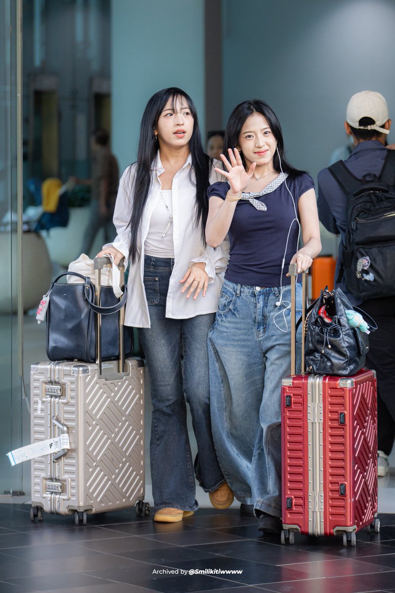 smilikitiwwww's tweet photo. 260710 CGK 🛬

Desy Dena Lucukk 🤏
— @Daisy_JKT48 @Danella_JKT48 

#JKT48AirportFashion #Smilikitiwwww https://t.co/Dw7PaAObkU