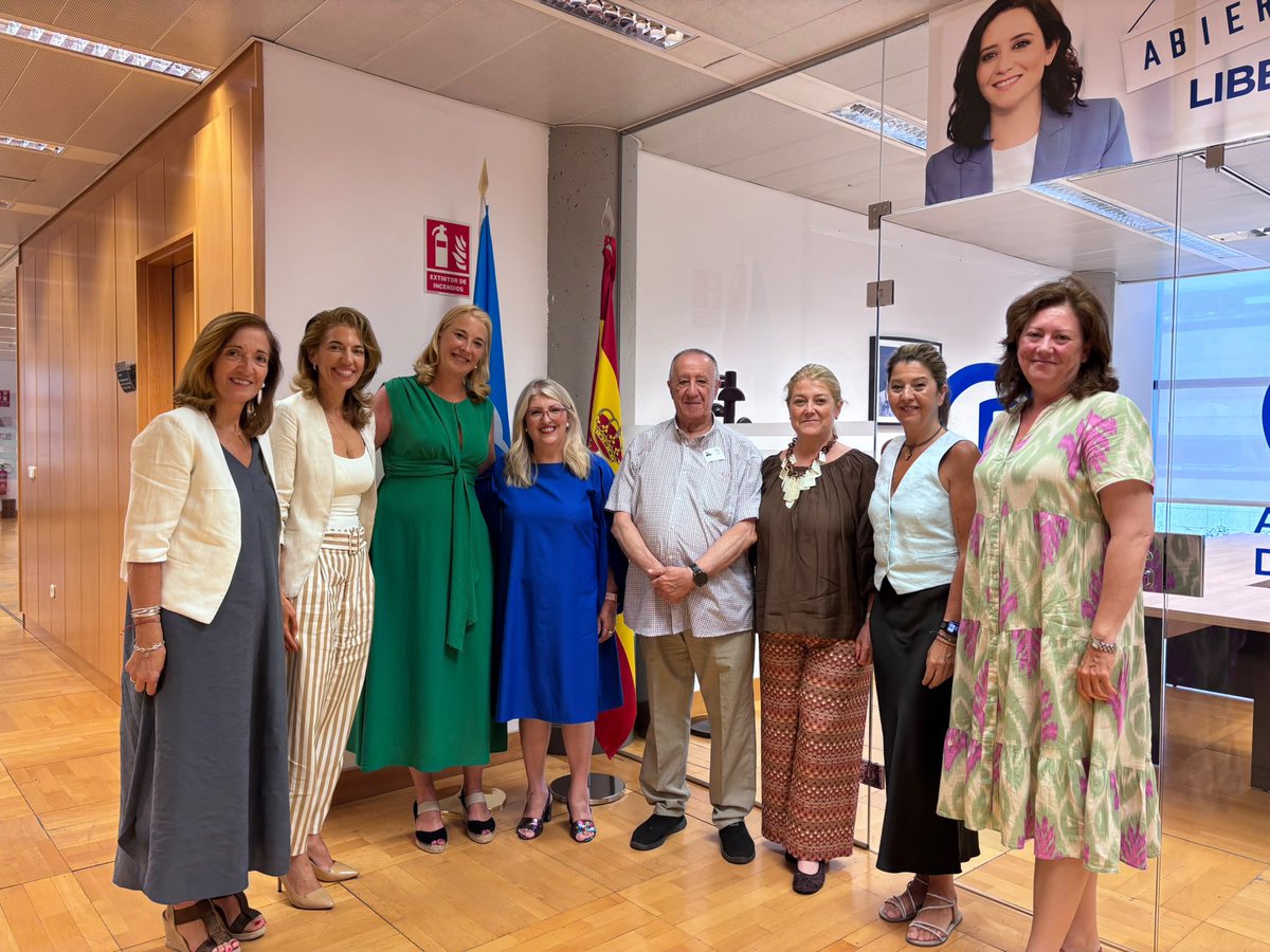 AFADE19's tweet photo. Es necesario  que haya una escucha activa donde se puedan poner necesidades encima de la mesa y se busquen soluciones  y así fue ayer gracias a @PPAsamblea por  esa reunión tan importante .Porque la vulnerabilidad no tiene color y en la Enfermedad el “Tiempo es un Derecho “🙏🏻 https://t.co/1G7nQ5cTVC
