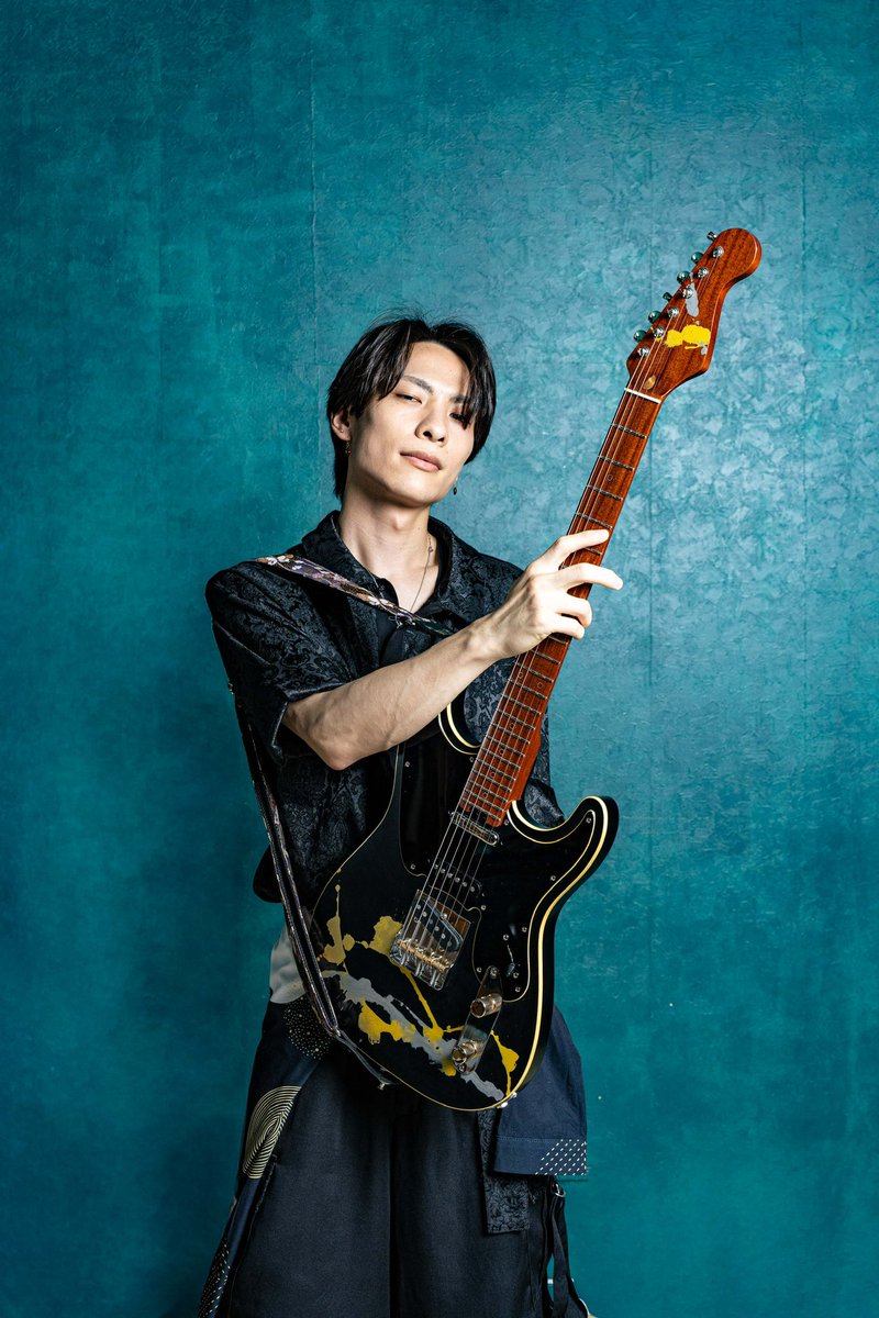 LACK_000's tweet photo. 新アーティスト写真公開に伴い
メンバーそれぞれの新アー写も公開✨

これからもバンドと、メンバーそれぞれの活動の応援もよろしくお願いします😌 https://t.co/vMOUlvo5eA