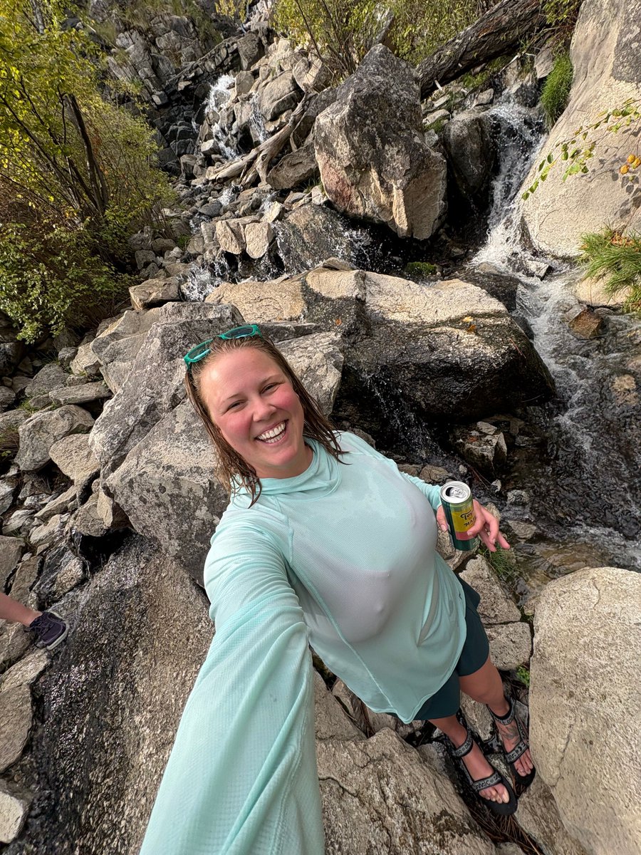 GlitterKitty108's tweet photo. A little morning hike ๐ง๐ปโโ๏ธ Where are your favorite hikes?! #getoutside #hotsprings #salmonidaho https://t.co/7acJkXzPXn