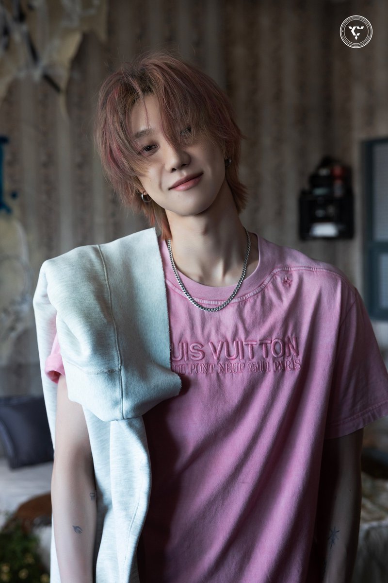 kkong1107's tweet photo. 260710 #디에잇 위버스 
[17contact] 1st Mini Album 'V8' Behind https://t.co/bnZlC0V6Lq