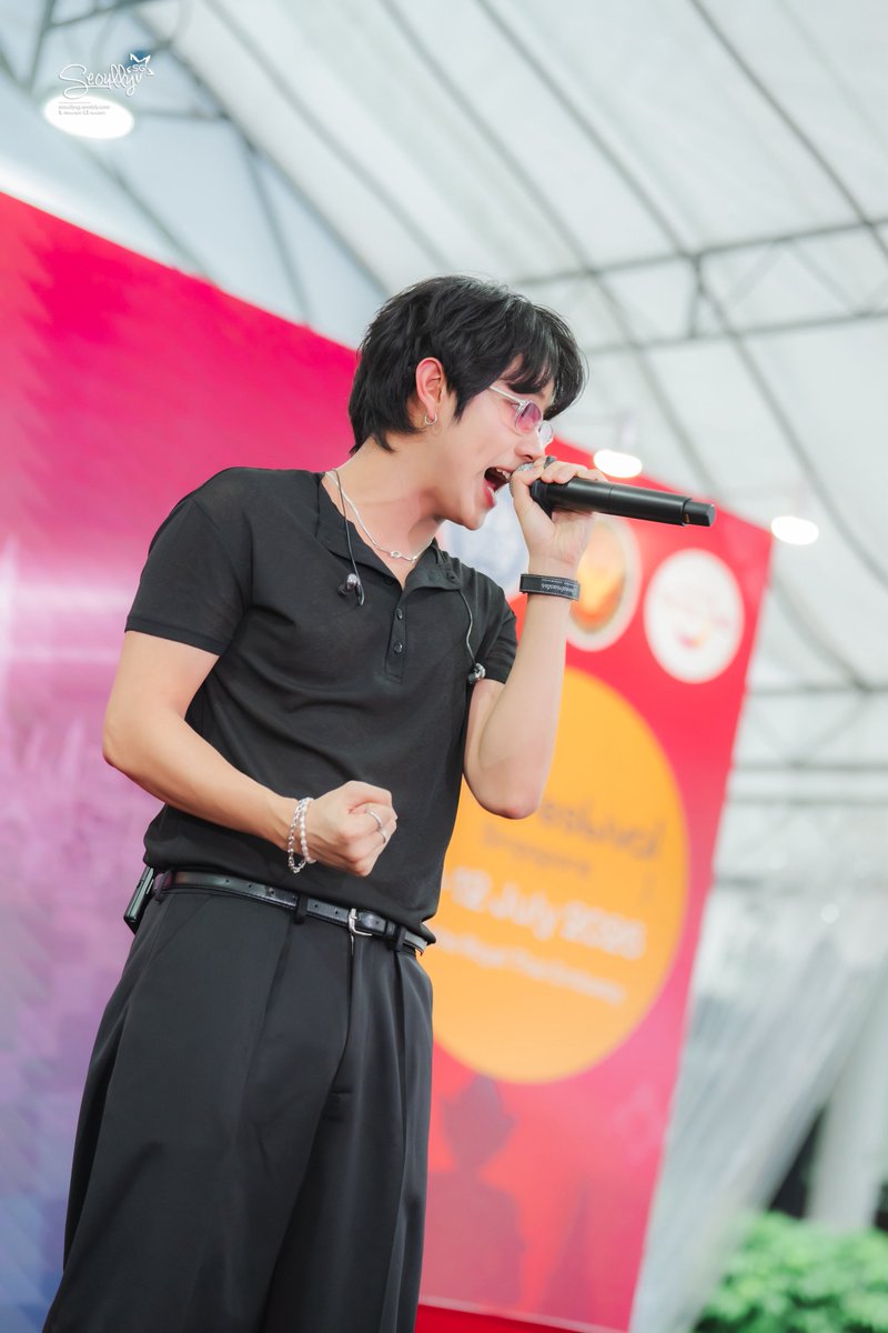 SeoullySG's tweet photo. [#THAIFESTSG2026 | 📸 PHOTO] 🇹🇭 THAI FESTIVAL IN SINGAPORE 2026 — NANON KORAPAT (@mynameisnanon) (II)

NANON AT THAIFEST SG
#ThaiFestSG2026xNanon #mynameisnanon #nanon_korapat #GMMTV #RiserMusic @GMMTV @RiserMusic #THAIFESTSG https://t.co/cy8Z3vWgfw