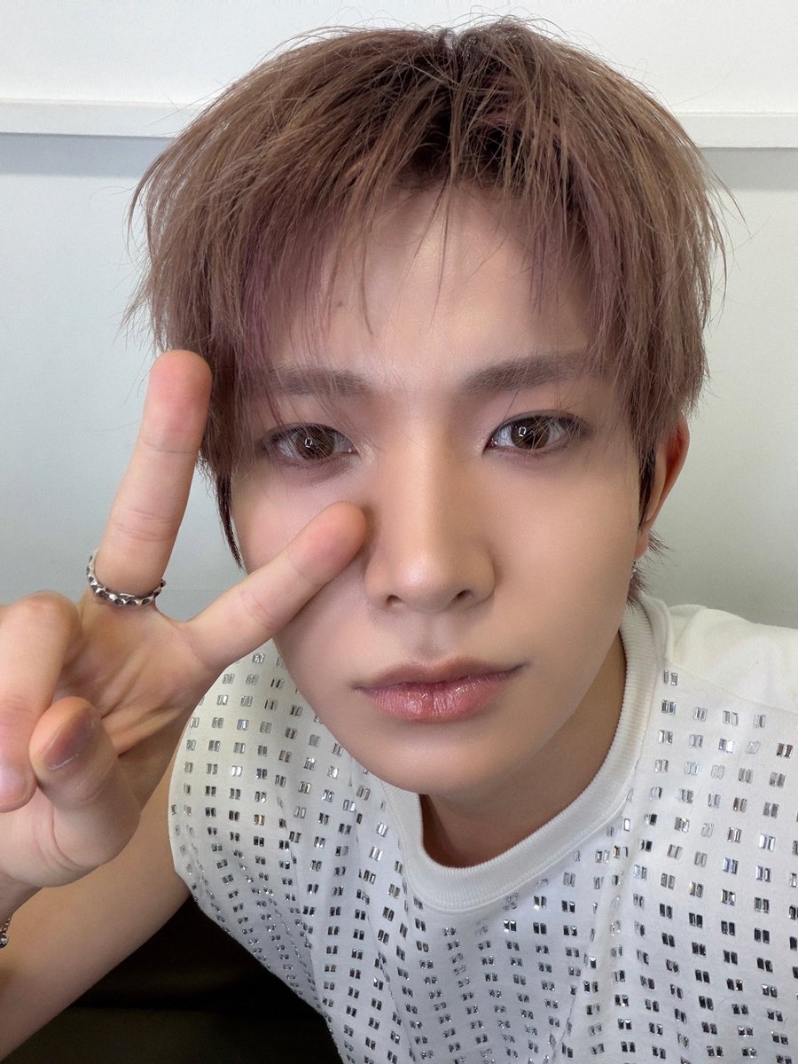 h_evva_n's tweet photo. 260710 @ 뮤직뱅크
#EVAN #에반 https://t.co/jFWlh8l3xP