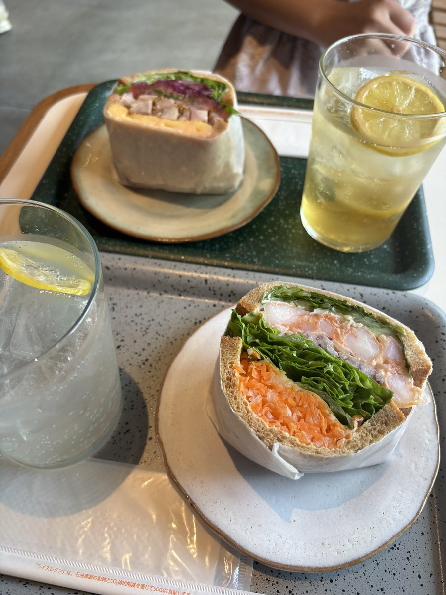 hida_mi's tweet photo. まあ今日はカキ氷食べてきましたので〜ご機嫌です🍧 https://t.co/raxtQAygxQ