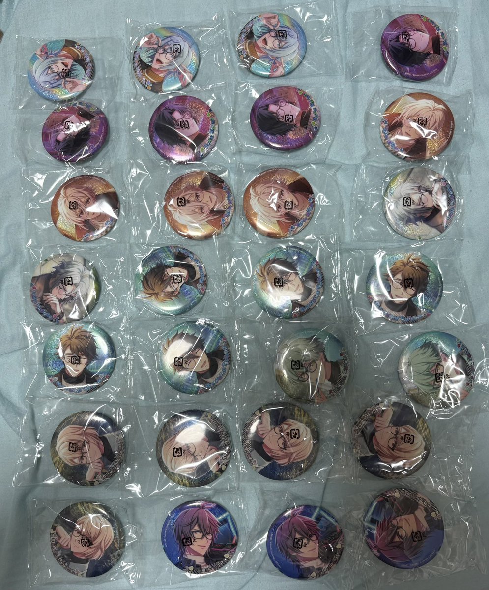 Fo5Osh's tweet photo. アイドリッシュセブン アイナナ カプ缶 メガネ 眼鏡 缶バッジ　交換

譲→写真1、2

求→千、百

千優先

郵送また手渡しでの交換
手渡しの交換は足を負傷しているため来週から

お気軽にお声掛けください https://t.co/0Peb9LW3GX