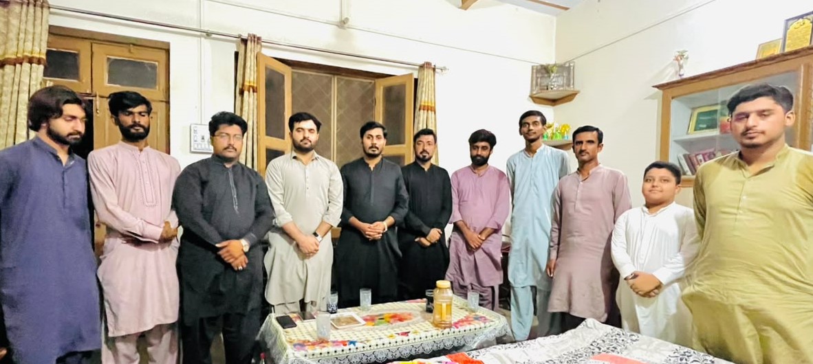 MSMPakistan_'s tweet photo. جھنگ: مصطفوی سٹوڈنٹس موومنٹ تحصیل 18 ہزاری کا تنظیمی اجلاس منعقد ہوا۔ جس میں خصوصی شرکت اسامہ مشتاق مرکزی جنرل سیکرٹری MSM پاکستان نے کی۔ اجلاس میں ورکنگ کا جائزہ لیا گیا۔ تنظیمی استحکام،مراکز علم، رفاقت سازی اور سالانہ تفریحی و تربیتی کیمپ کے حوالے سے بریفنگ دی گئی اور نئے اہداف طے کیے گئے ۔
اس موقع پر ایڈووکیٹ یاسر کھوسہ صدر MSM سندھ، محمد عرفان جنرل سیکرٹری MSM ڈضلع جھنگ، مرسلین گوندل صدر MSM تحصیل اٹھارہ ہزاری، سخی اعجاز محی الدین جنرل سیکرٹری MSM تحصیل اٹھارہ ہزاری، خضر حیات خان صدر MSM احمد پور سیال نے شرکت کی۔
۔
۔
۔
#Jhang #MSMPakistan #recreationalcamp #meeting #MSMForStudents