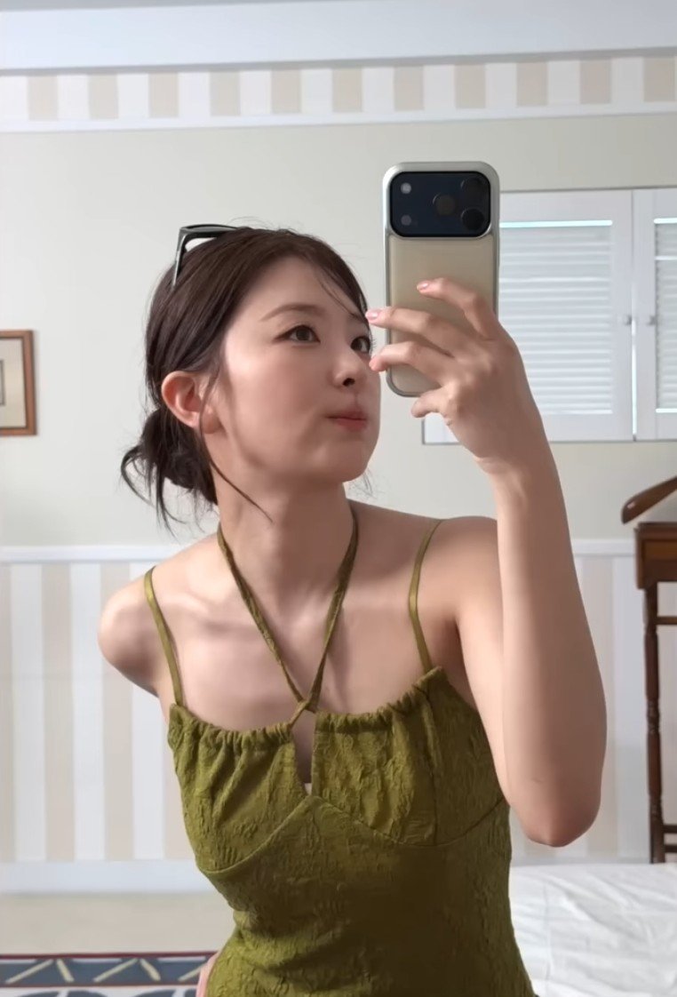 minjoohyuns's tweet photo. HI SEULGI DAY https://t.co/RiBU2ebPtb