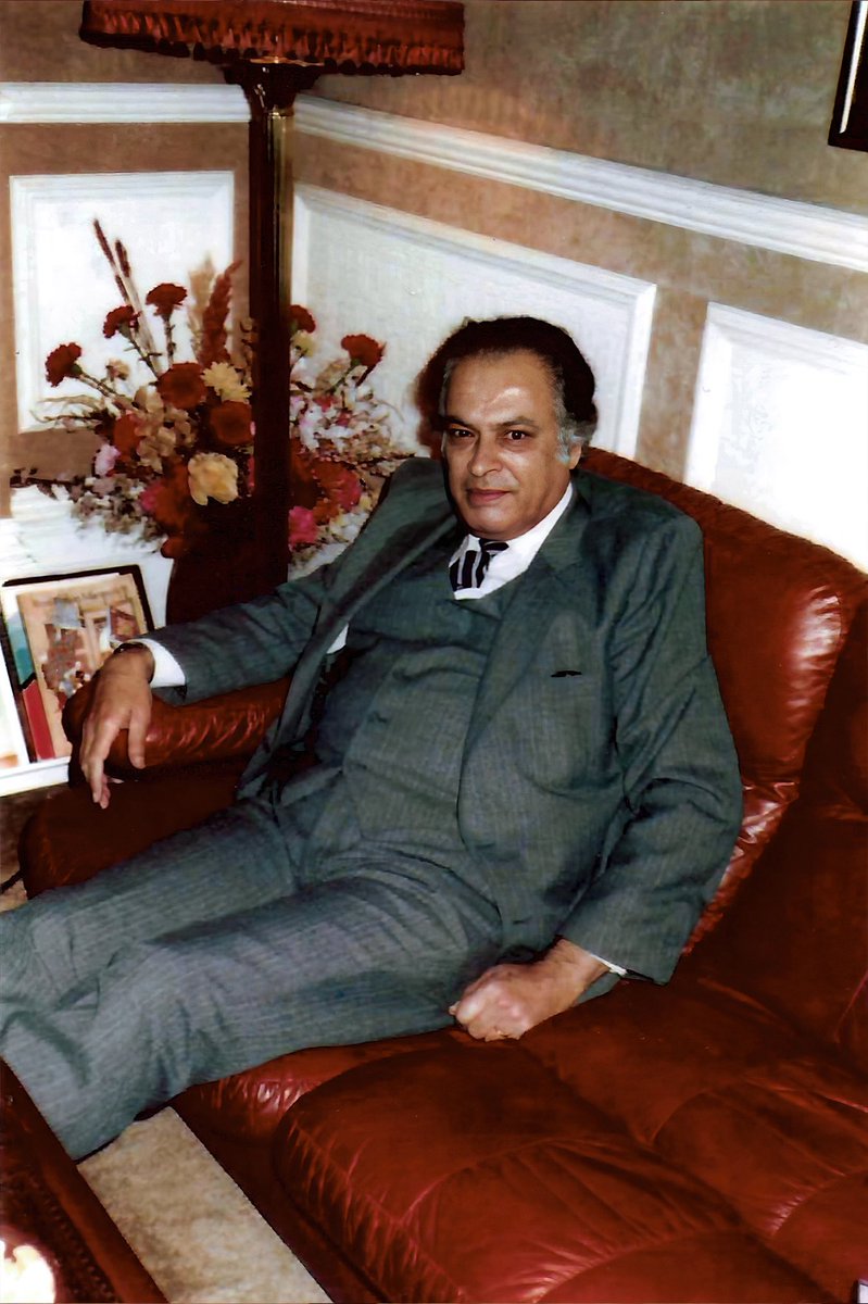 Sabrin_nb's tweet photo. "منذ أن عرفت كلمة كتاب وأنا أرغب في الانتماء إليه بوصفه وطنًا، إما عن طريق إضافة كتب إليه من جانبي الشخصي، وإما عن طريق العمل على إشاعة الكتاب الذي يكتبه غيري، أي أن أكون مساهمًا في عملية نشر الكتاب."
#نجيب_المانع https://t.co/lSonktV37a