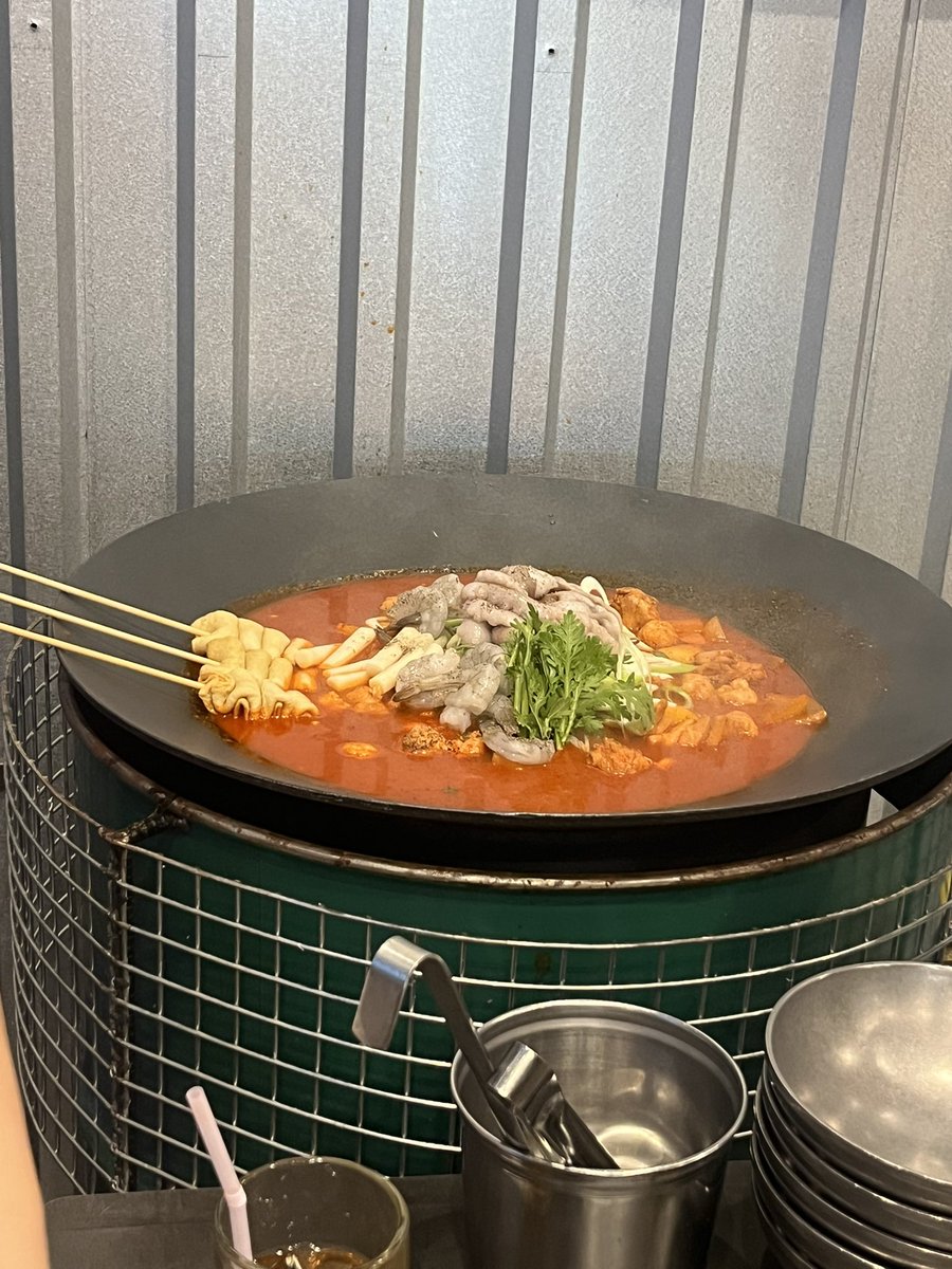 mnjkwi's tweet photo. 時差投稿〜
先日、トレンドコリアスタディのみんなで暑気払いで新大久保へ🔥
美味しいものたくさん食べたり、初体験の두쫀쿠でハプニングで大笑いしたり楽しかった〜！！！
通訳案内士試験とか単位認定試験とか色々おわったら韓国語の勉強したいよ〜〜〜 https://t.co/WJfQBFn8fN