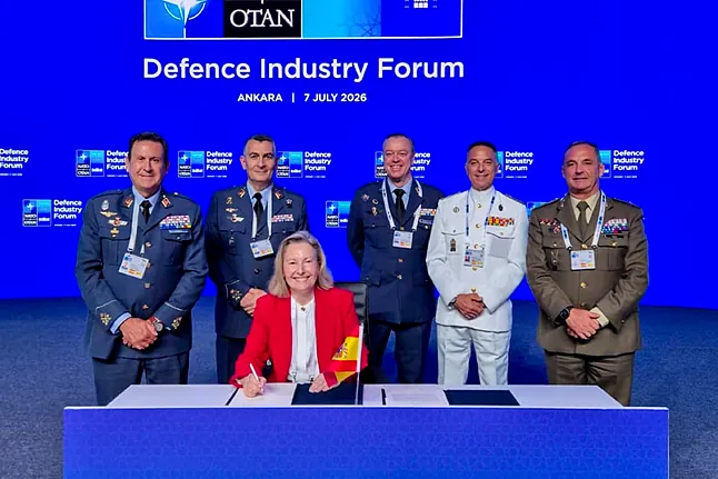 EmilioMayer8's tweet photo. @oscarlopeztwit EL PACIFISTA SANCHEZ
España firmó contratos millonarios en la OTAN para calmar a Trump
España se une a iniciativas como la Alianza de Vigilancia desde el Espacio y se apunta a costear una flota de aviones militares Airbus A400M https://t.co/oIYOmofx0i