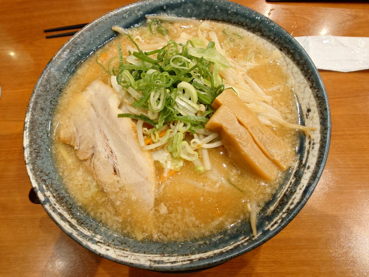 mukiryokn's tweet photo. お昼は盛岡市南イオン『無尽蔵』にて『貝出汁味噌ラーメン（大盛り）』です(｀･ω･´)ゞ
濃厚味噌スープにラー油がめっさ合うのよ〜(⁠人⁠ ⁠•͈⁠ᴗ⁠•͈⁠)
今度は味噌にハマりそう(⁠人⁠ ⁠•͈⁠ᴗ⁠•͈⁠) https://t.co/JsgCyG3Elo