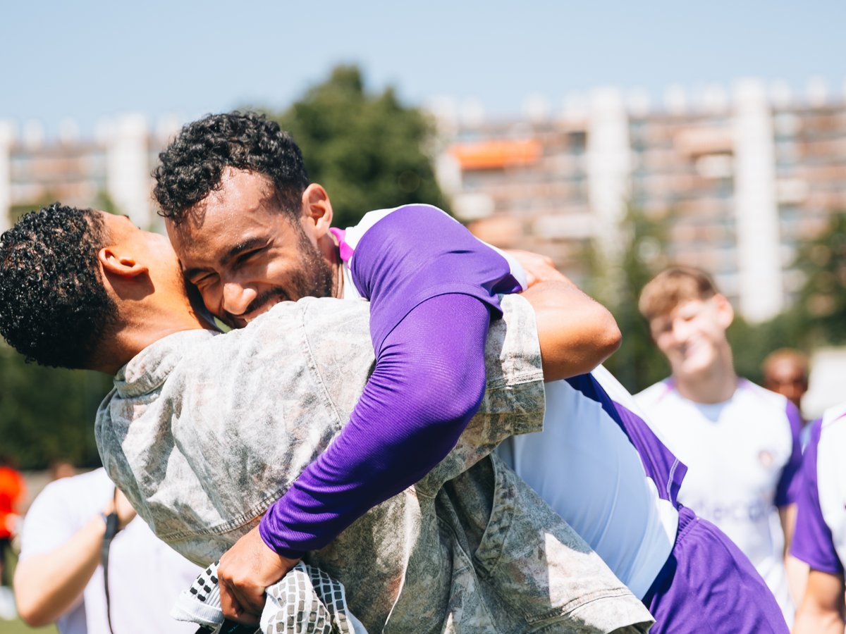 ToulouseFC's tweet photo. De l'émotion sur la plaine d'entraînement 🥹 https://t.co/lSg2QBPDOD