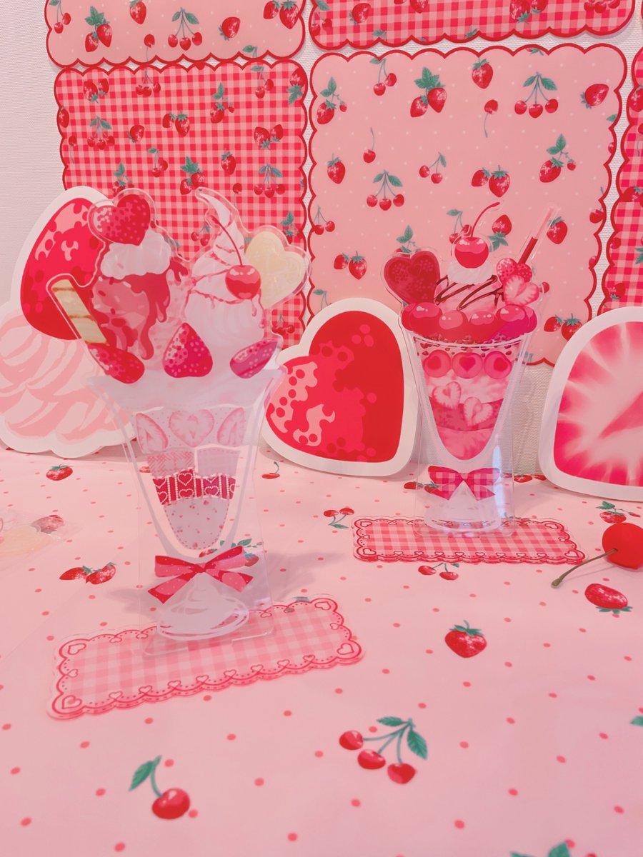 redesign_cinder's tweet photo. WEB SHOPは7月末までオープン中🍒

パフェやフルーツの絵柄見ただけでへきせんはうすってわかる人がいらっしゃるらしい😳すごい🍓🍒最近いただいたパフェと✨

🎀販売予定
7/1-31 WEB SHOP
9/19-21 原宿ポップアップ https://t.co/fQaQpyxQzj
