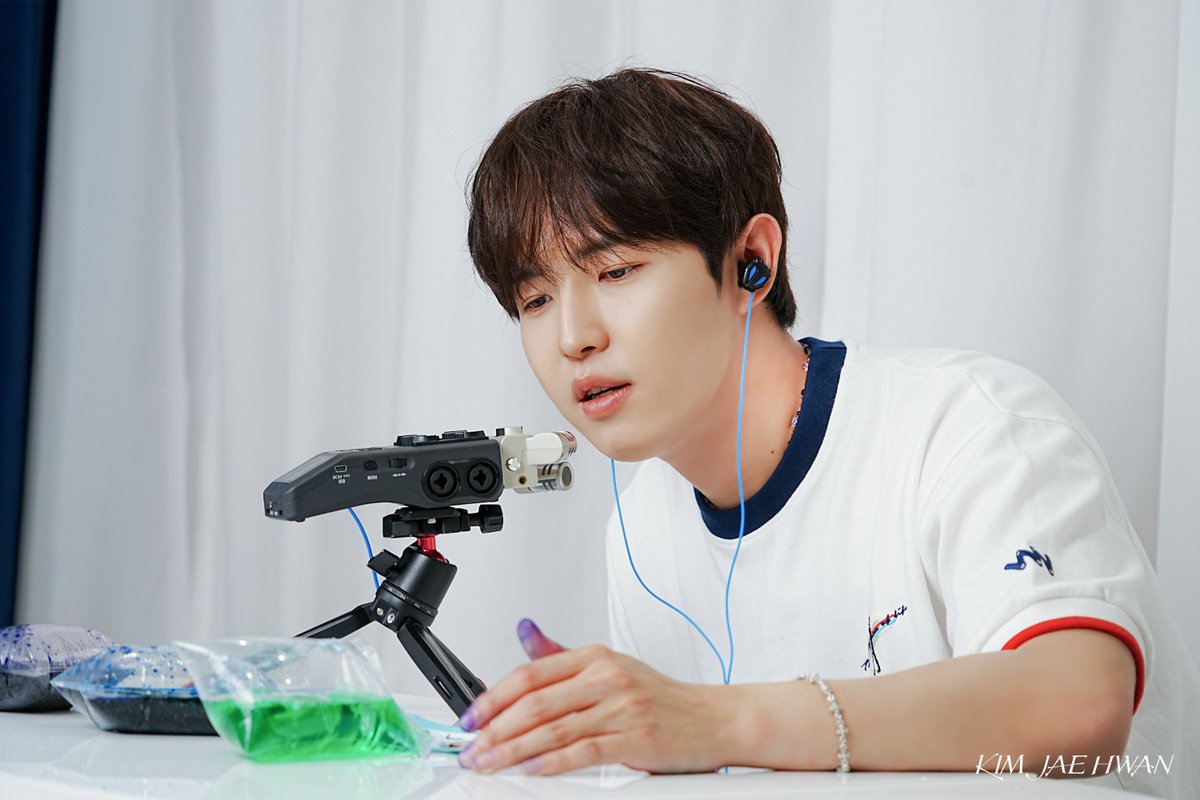 WINDEW_527's tweet photo. 260710
[📸] Plogging &amp; ASMR Behind Photo

🔗 https://t.co/DcwYRQgzY5

#김재환 #KIMJAEHWAN https://t.co/H0Asmak7E6