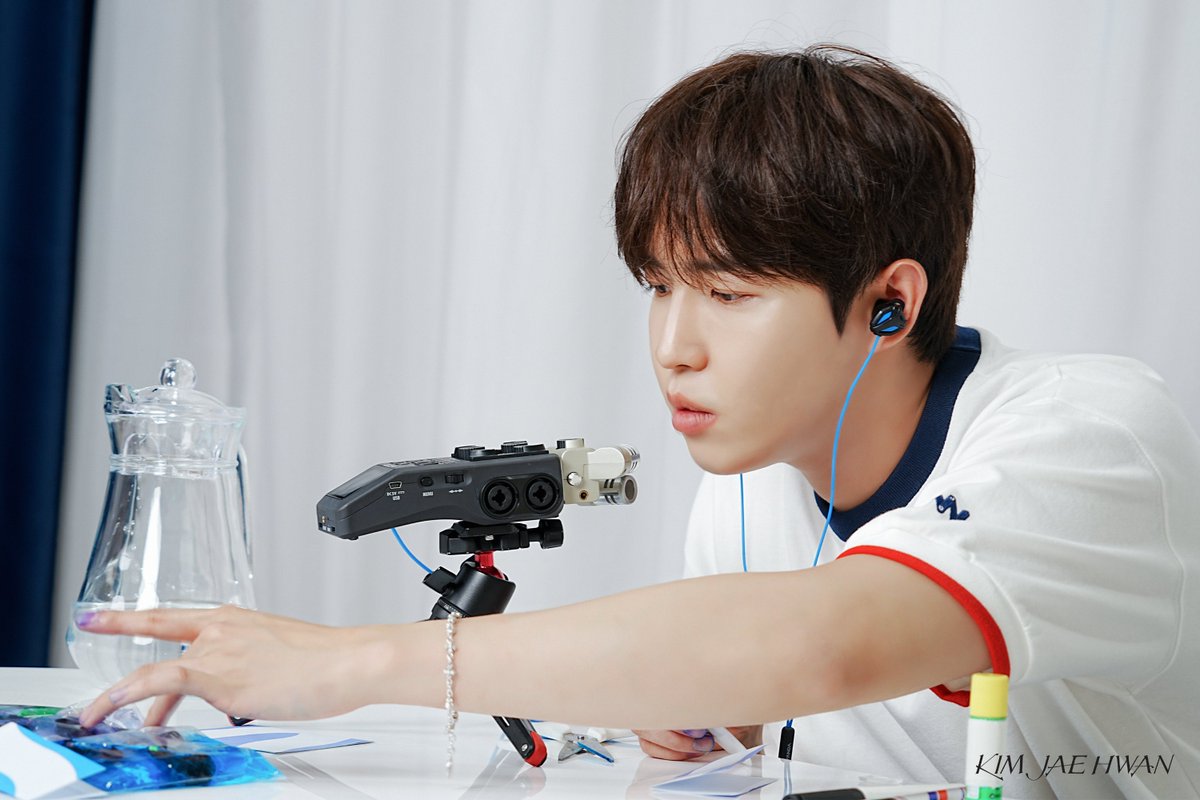 WINDEW_527's tweet photo. 260710
[📸] Plogging &amp; ASMR Behind Photo

🔗 https://t.co/DcwYRQgzY5

#김재환 #KIMJAEHWAN https://t.co/H0Asmak7E6