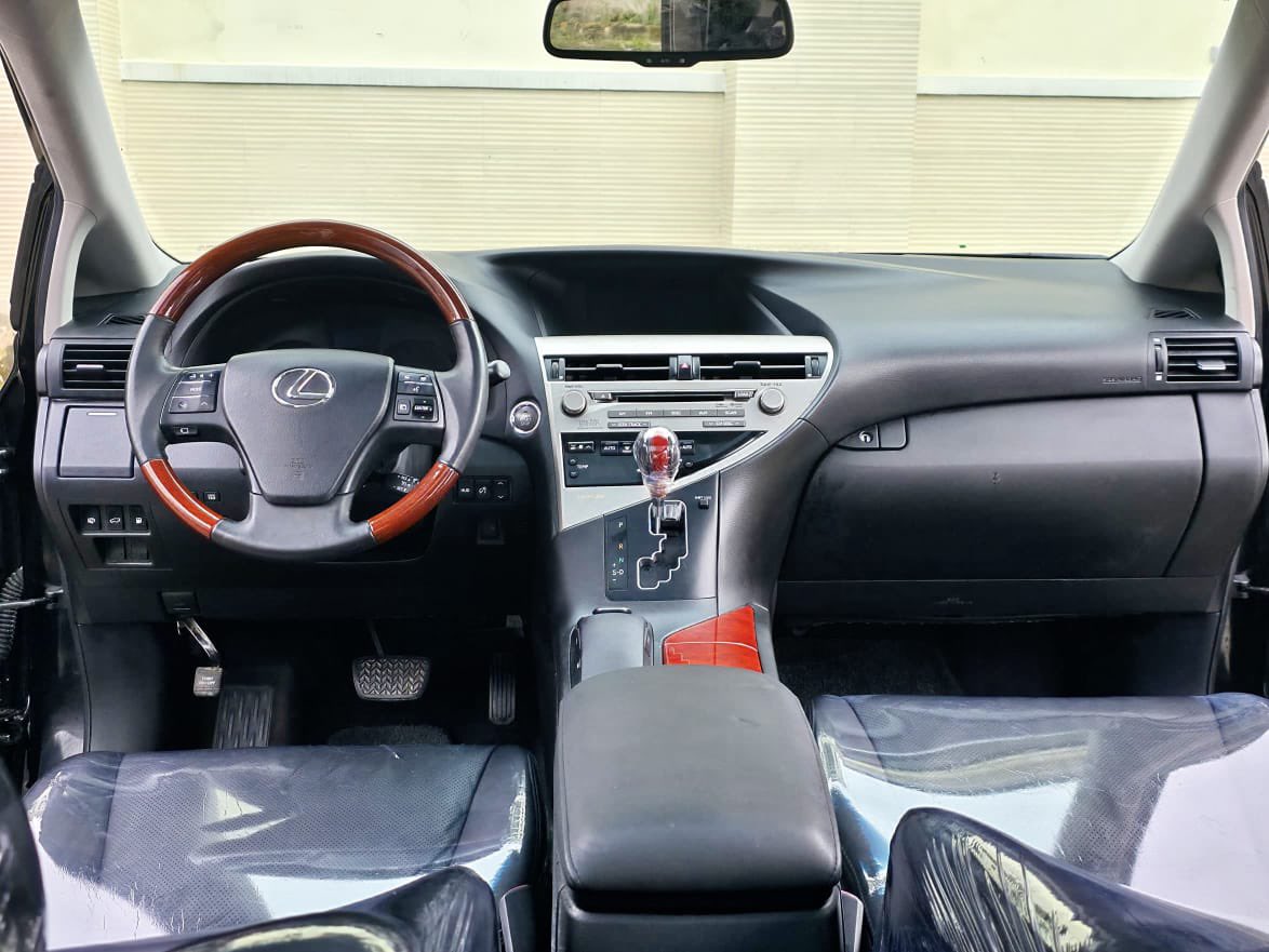 XcessCars's tweet photo. 🇺🇸 Foreign used 2012 lexus rx350 (Fullest Option)

* Foreign used 🇺🇸
* Accident free 
* Panoramic roof 
* 180degree camera 
* Hud (Heads Up Display)
* Automatic Folding mirrors 
* Headlamps washer
* Intelligent Headlights 
* Proximity sensors
* Lexus park assist 
* Mileage low 75,247.
* Mark Levisson Speakers 
* Silver On Black Interior
* Automatic massage seats  
* Ventilated Leather Seats 
* Bluetooth Connectivity
* Keyless Entry, V6 engine 

Location  Ago Palace lagos ☘️
      
             Price 20.8million Naira only