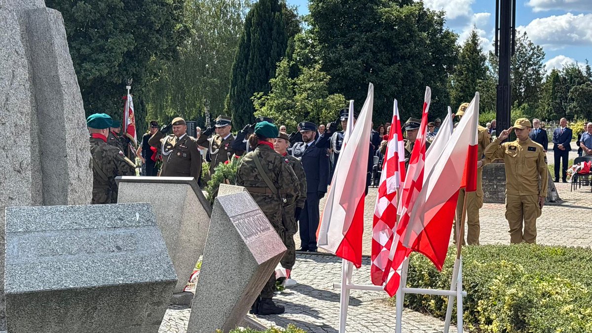 WCR_Glogow's tweet photo. 🇵🇱🕯️ Narodowy Dzień Pamięci o Polakach – Ofiarach Ludobójstwa dokonanego przez OUN i UPA na ziemiach wschodnich II Rzeczypospolitej Polskiej 🕊️
🕯️ Cześć Ich pamięci. https://t.co/hJHoD4OUrf