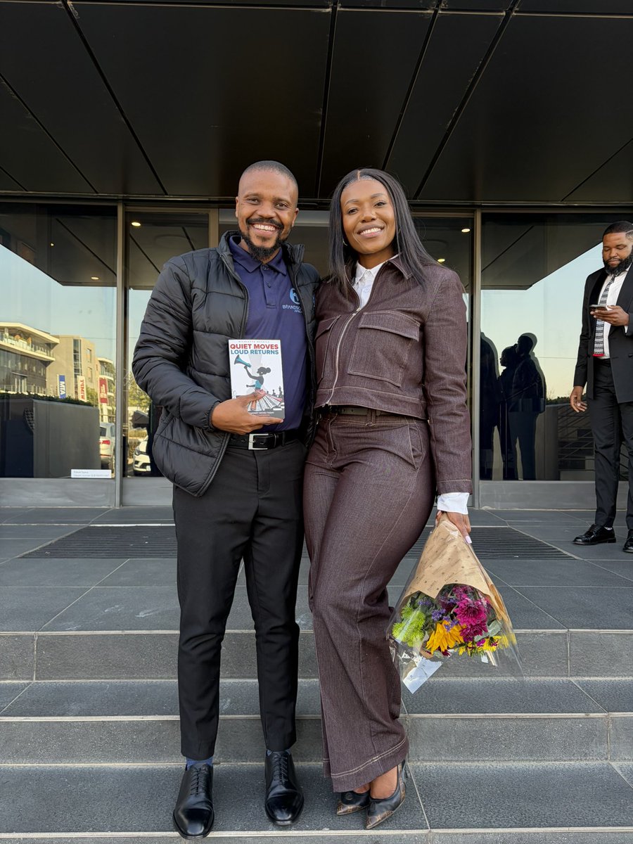 EMMANUELBONOKO's tweet photo. The best investment any company can make is in its people.
Our team had the privilege of learning from our dear sister  @ImcocoMash, as she unpacked the journey to building wealth through financial literacy.
#BrandscapersAfrica #FinancialLiteracy #FinancialWellness #TeamCulture https://t.co/TIE53VepJO