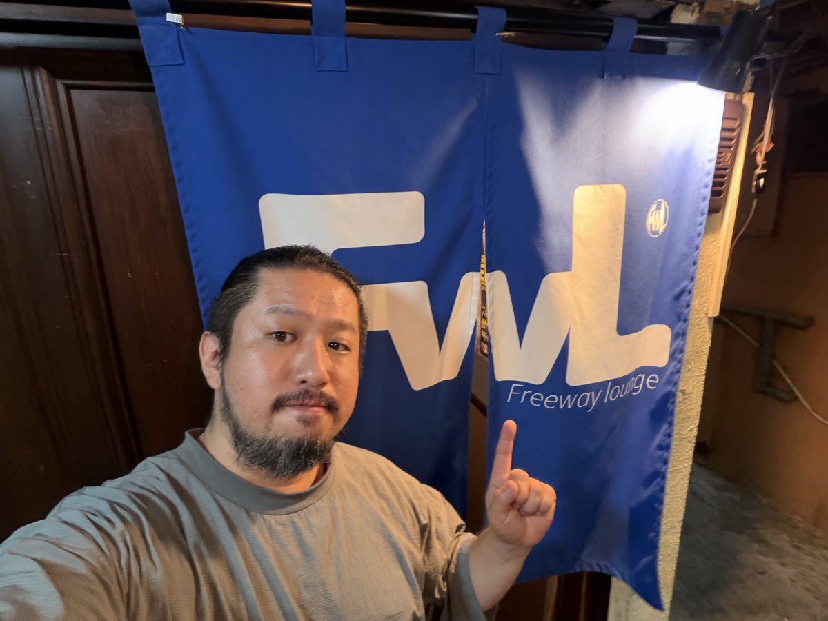 FWL_info's tweet photo. 7/10（金）FWLオープン！！
コタ1人まったり金曜日。
6:00ごろまで暖簾かけてお待ちしてます☆

週末からは週末限定メニュー【冷やし中華】やってます！！
コスパよし.しっかり麺も茹でてますので美味しく出来てるはず。
こちらも是非！

店内冷やしてます♪ https://t.co/GbEisO0UBt