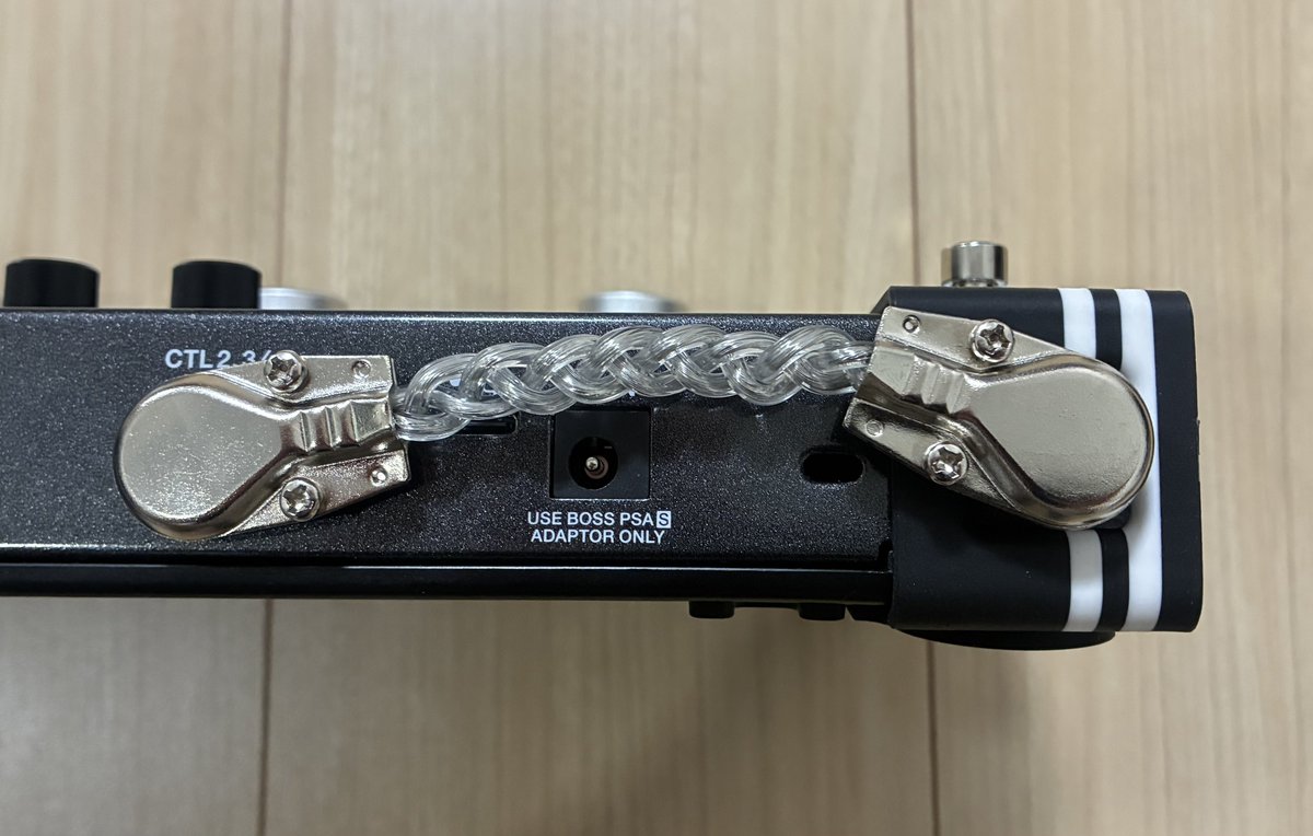 MASA_VAKT's tweet photo. メルカリで注文していたGX-1の「SIDECAR」というC2＋C3増設スイッチが届きました😆
BOSSの純正フットスイッチを外付けで使うのは見た目的にちょっと…という方にオススメです👍 （案件ではありません）
これでパッチ内の自由度がさらに上がります☺️

#GX-1
#SIDECAR
#サイドカー https://t.co/OduSkWMabI