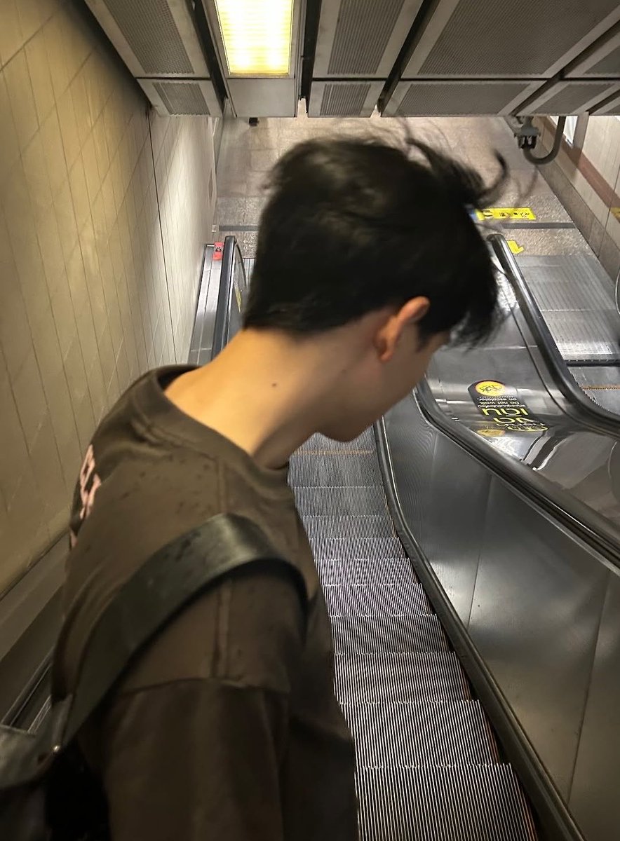 myvwarism's tweet photo. หล่อจังมีแฟนยังคะ             มีแล้วครับ https://t.co/QxVhzxECYn