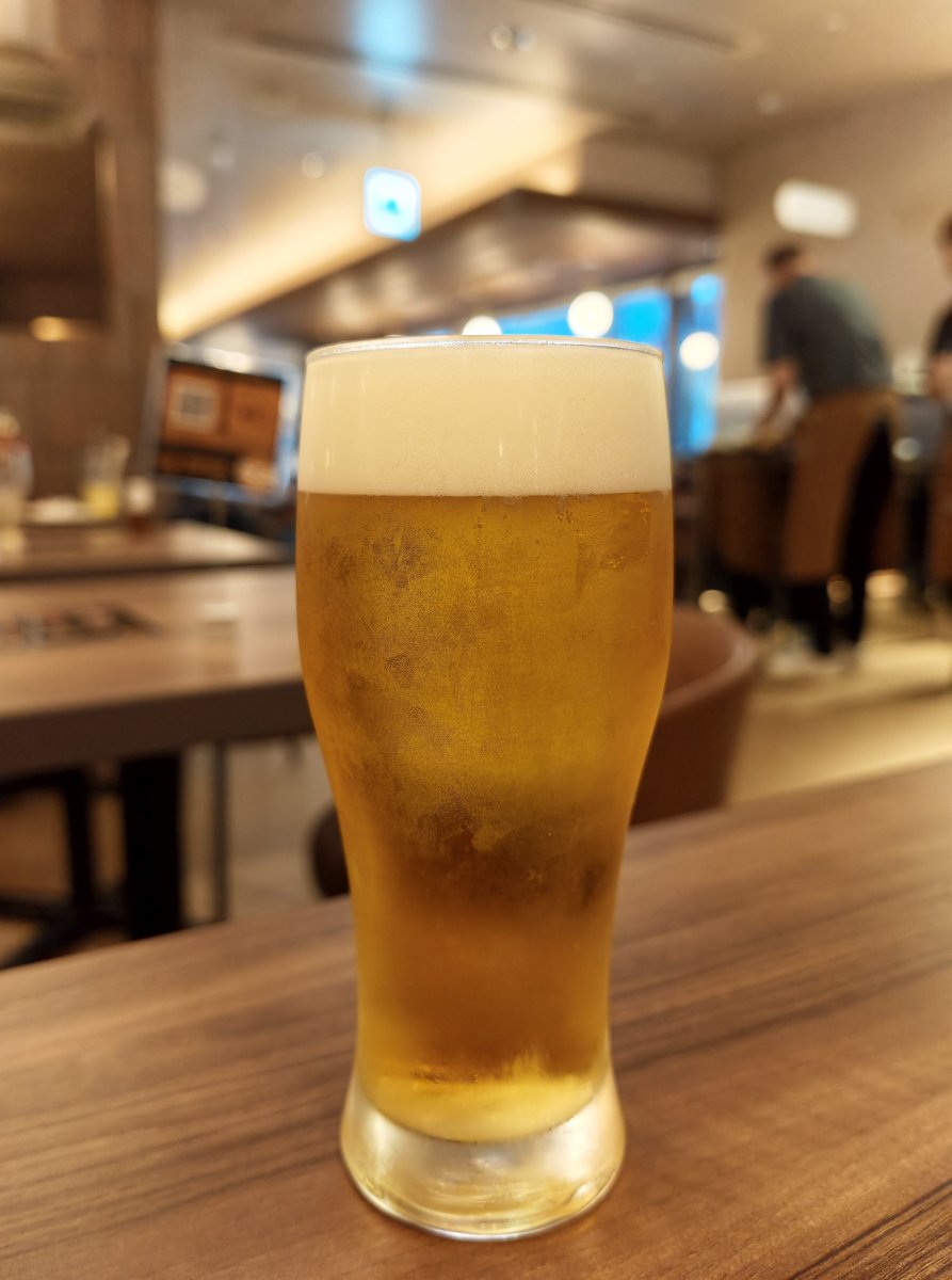 isami694's tweet photo. 銀座9丁目に飲めるモスバーガーができたということで寄ってみた
オシャレでお高いモスって感じで、ナイスチャレンジ⋯ https://t.co/zfY7x8QguJ