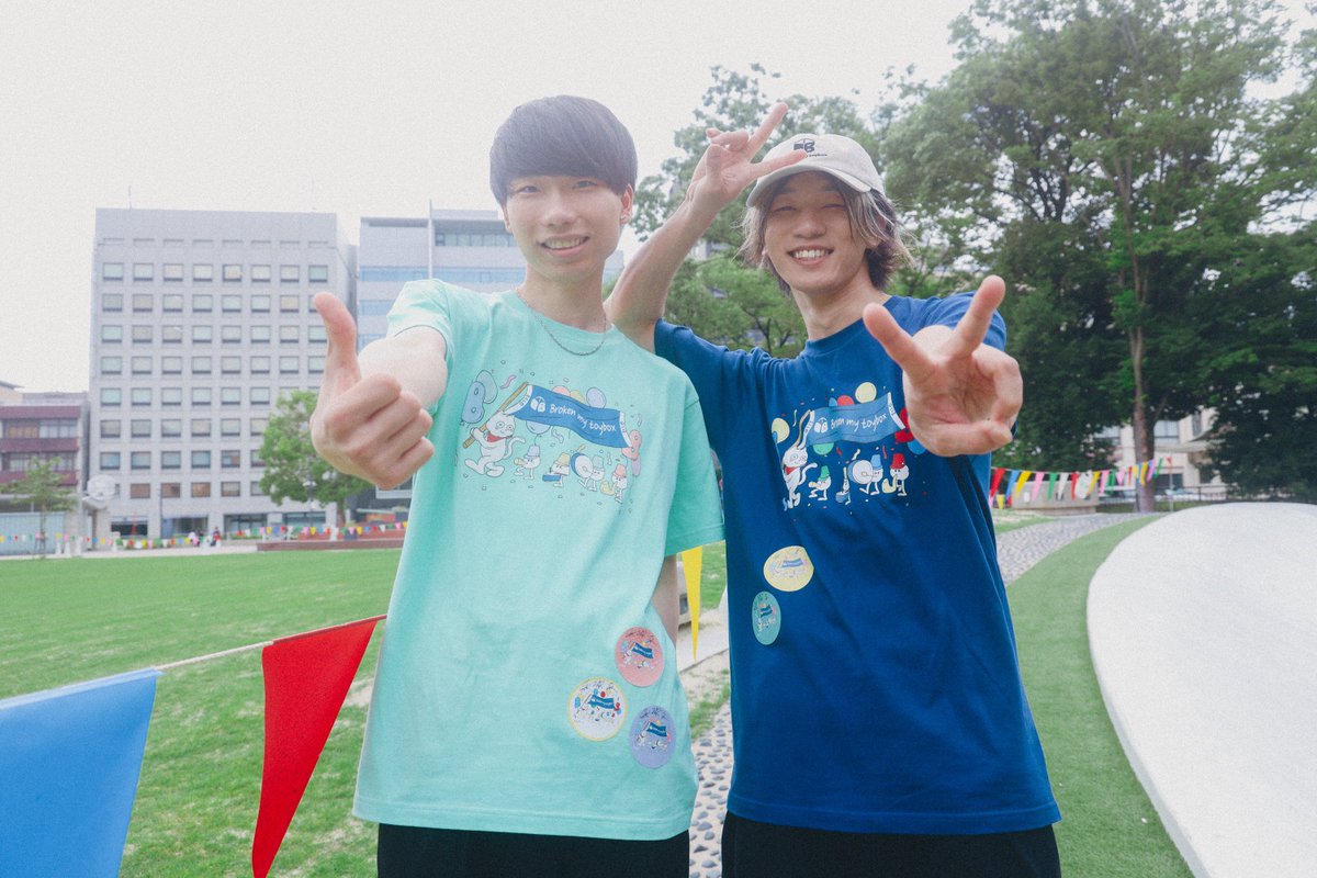 BrokenMyToyBox's tweet photo. ◤◢◤🤖グッズイメージ公開⑤🦡◢◤◢

Broken my toybox
夏ツアーグッズ発売🌻🙌

・Re:Parade CIRCLE STICKER

📅7/12（日）
『箱庭へようこそ~Re:Parade~』名古屋公演より物販にて販売開始！
ライブの思い出に是非🎡🎢🎠

📷 @wakaa_02

全公演チケットSOLD OUT‼️ https://t.co/eNKz02aHzz