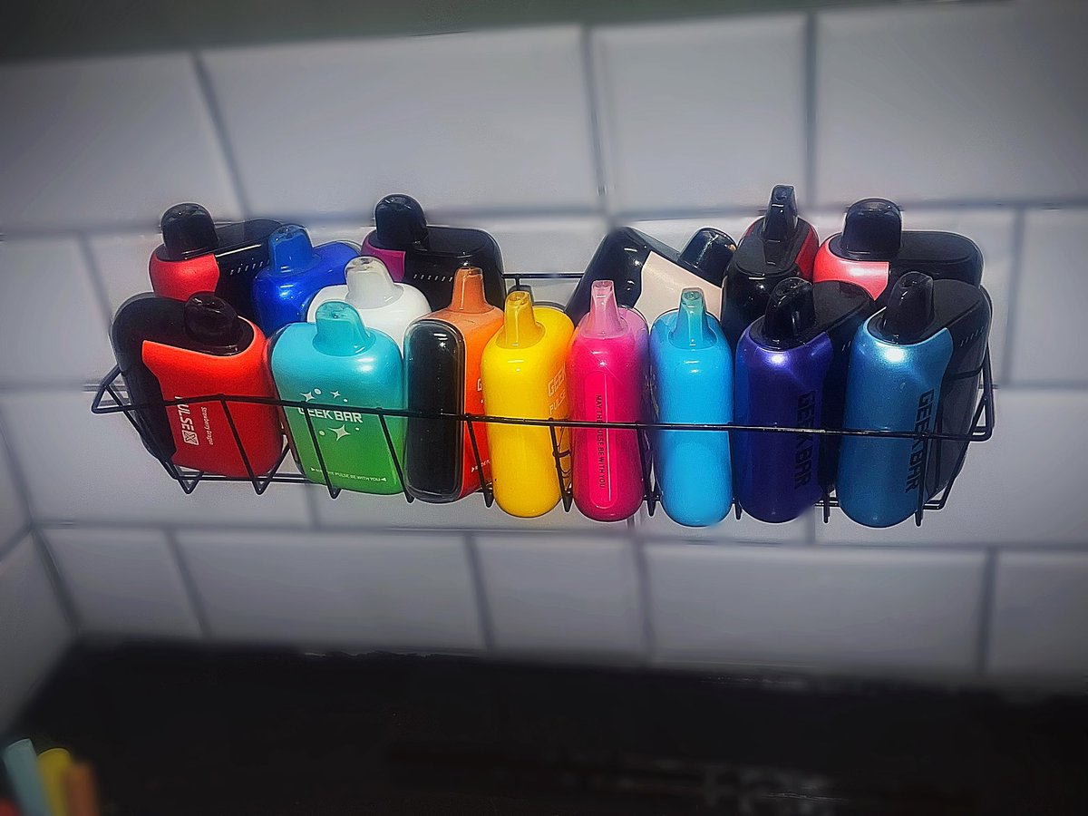 Kingtravisty's tweet photo. Do you think I have a problem? Or is this normal? ππ¨π¨ #geekbar #vape #addict #collection #badforyou https://t.co/FUG4n7V9SN