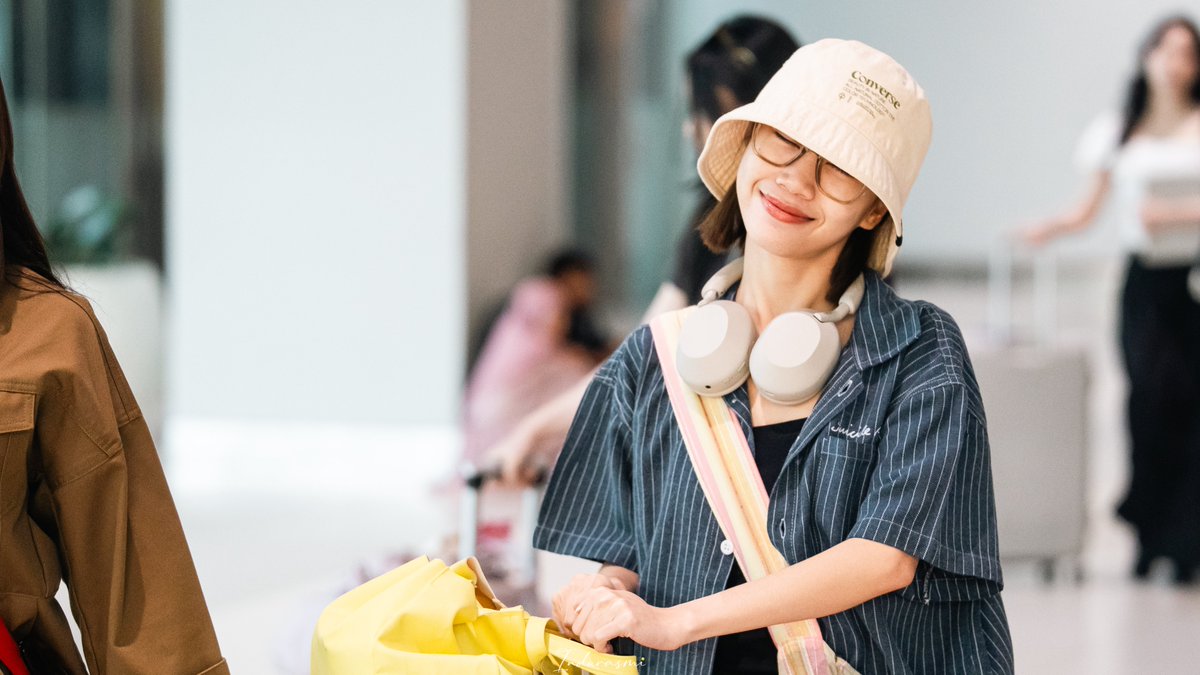 Indurasmi231002's tweet photo. 260710
@A_LuluJKT48 
Bandar Udara Internasional Soekarno–Hatta (CGK)
#LuluSalsabila #Indurasmi🌕 https://t.co/3kgGaeYh5a