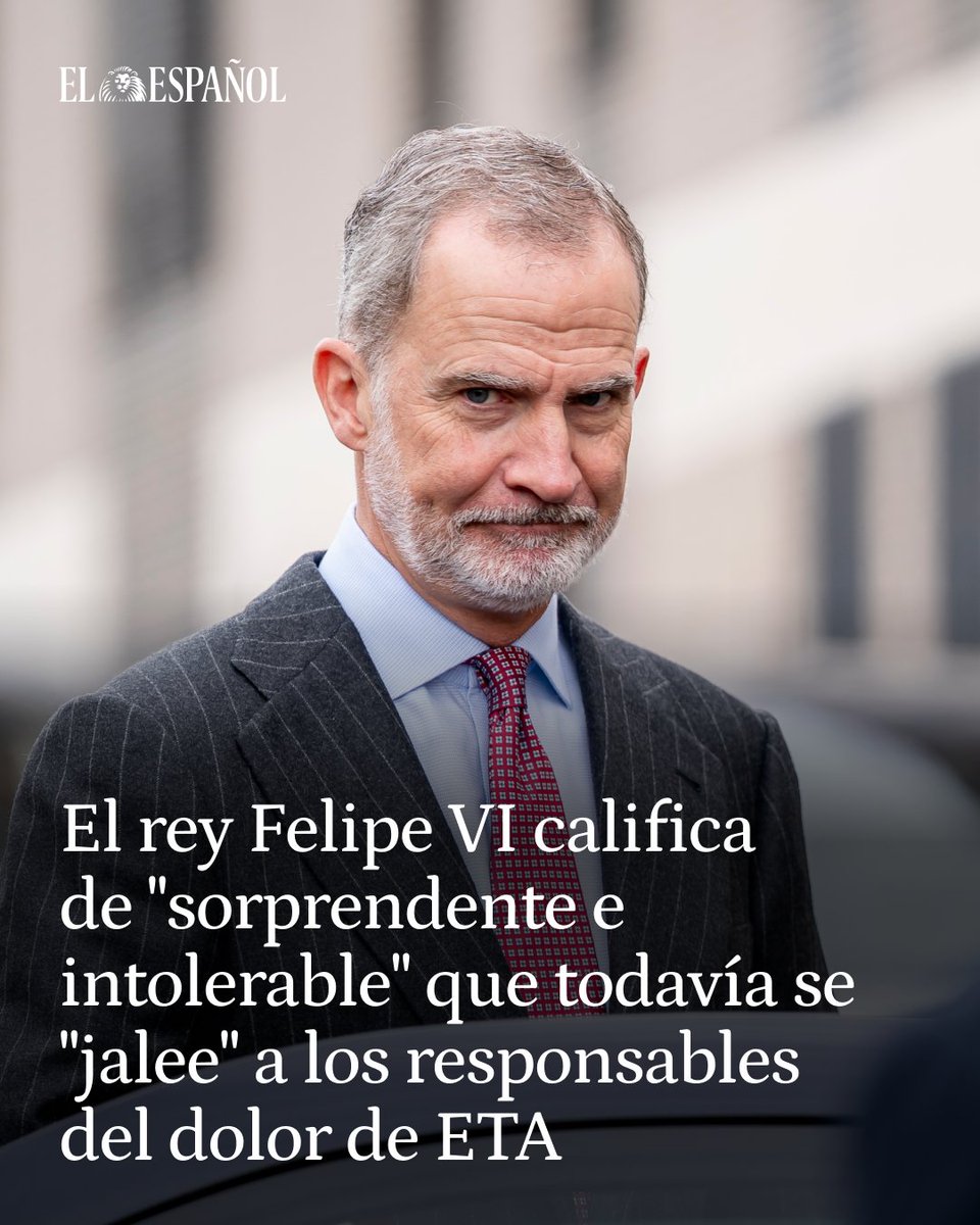 elespanolcom's tweet photo. 🔴🗣️ El rey Felipe VI califica de "sorprendente e intolerable" que todavía se "jalee" a los responsables del dolor de ETA

En el producción de Netflix 'Miguel Ángel Blanco: las 48 horas que lo cambiaron todo', dirigido por Jon Sistiaga y Juanjo López, el rey advierte que "hay generaciones que no vivieron el terrorismo y deben saber que esta convivencia democrática y esta vida que compartimos ahora tuvo un camino muy duro, muy difícil, de sufrimiento, de dolor y de pérdidas de vidas"

📲 https://t.co/ui34mK3AR3