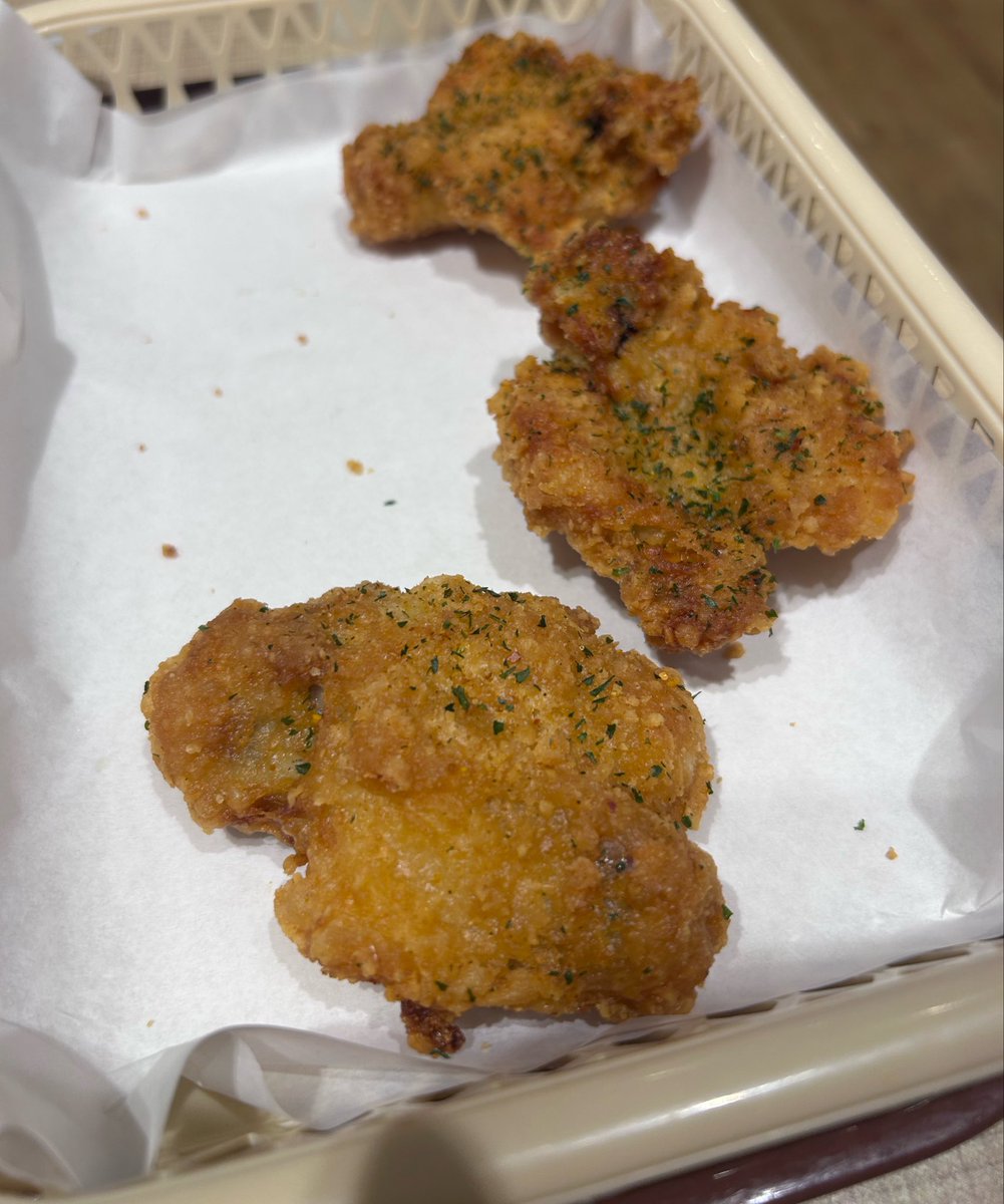 zero_G0629's tweet photo. 大好きなグリーンホットチキンがようやく帰ってきたと思ったらなんか形が違う！ https://t.co/oP7C0Z1GKZ