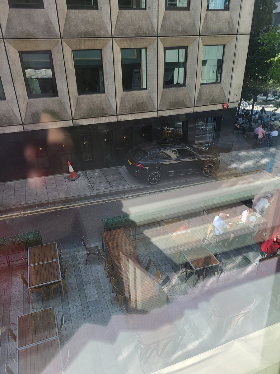 Smitham136's tweet photo. @LeedsCC_Help Please see Russell Street today. And yes I have emailed parkingservices - but action needs taking https://t.co/qEXKbJtUVB