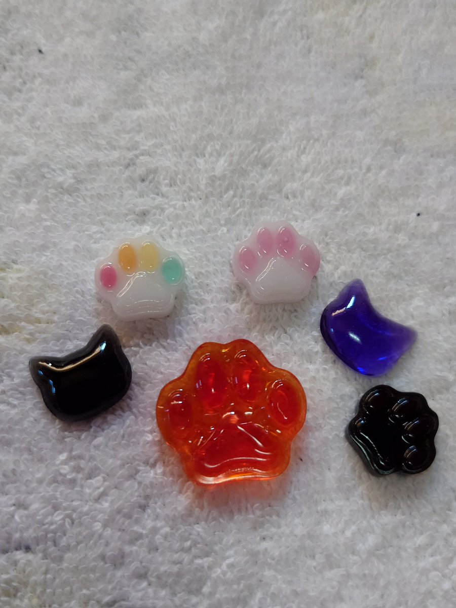 GU4MuEPsigsoCWH's tweet photo. レジン作品😸初めてシリコンを使って猫ちゃんを型取り猫ちゃんの肉球とか🥳#ろみレジン作品 https://t.co/ON2VQBOx3m