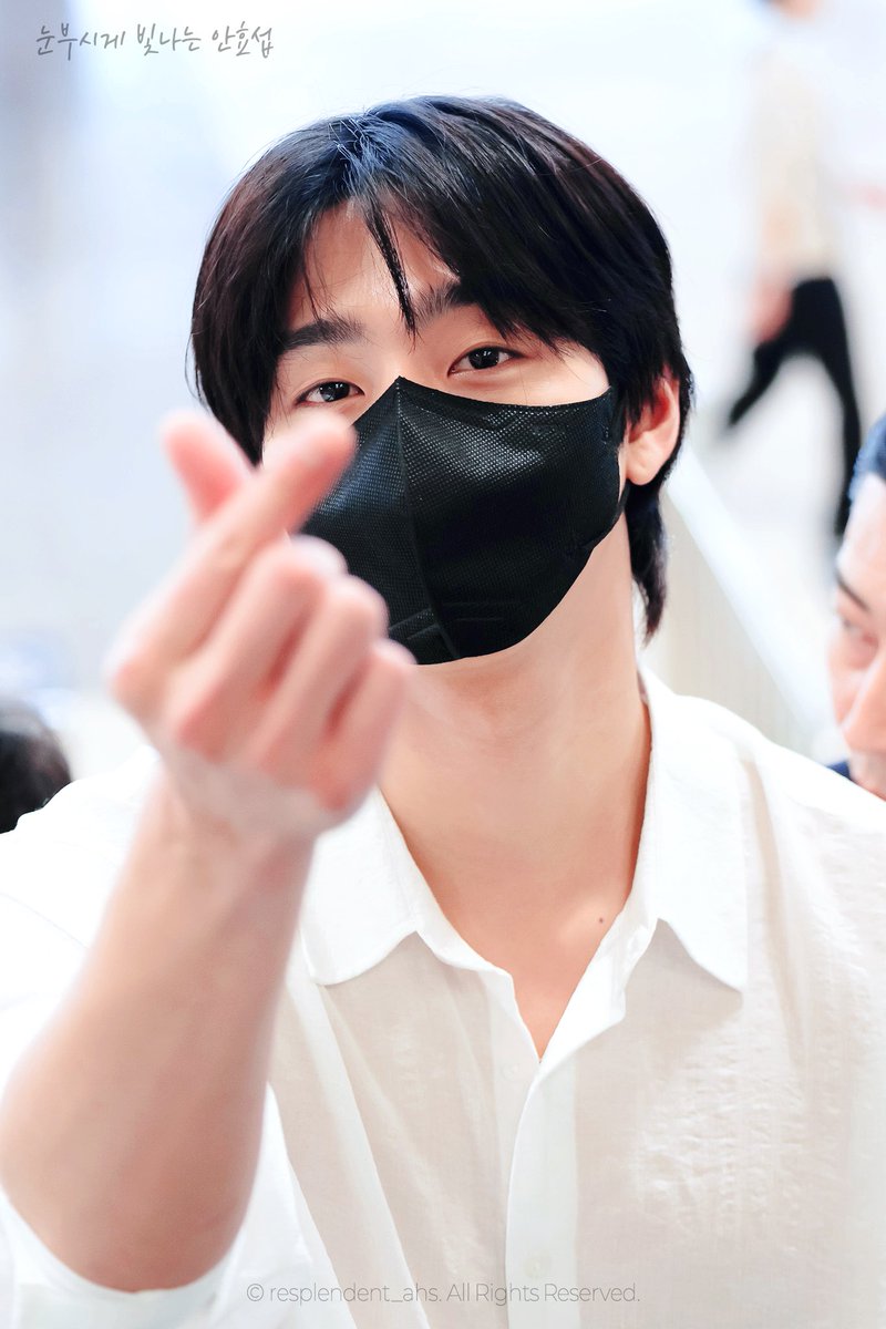 resplendent_ahs's tweet photo. 260616 GMP 출국

#안효섭 #AhnHyoSeop #安孝燮 #アンヒョソプ #อันฮโยซอบ https://t.co/V6PCcO0PXY