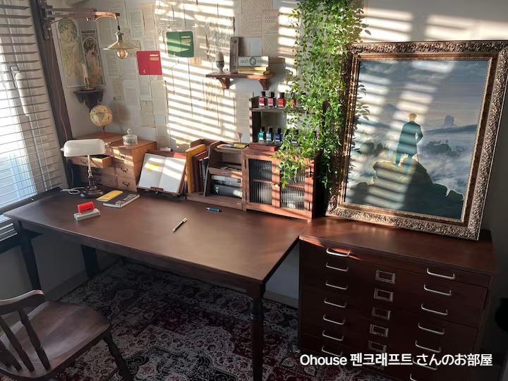 ohousejp's tweet photo. 3LDK 1人暮らし　
文具好きのアンティークな書斎🖋️

👈Before＆After👉 https://t.co/FsdZHXaoJJ
