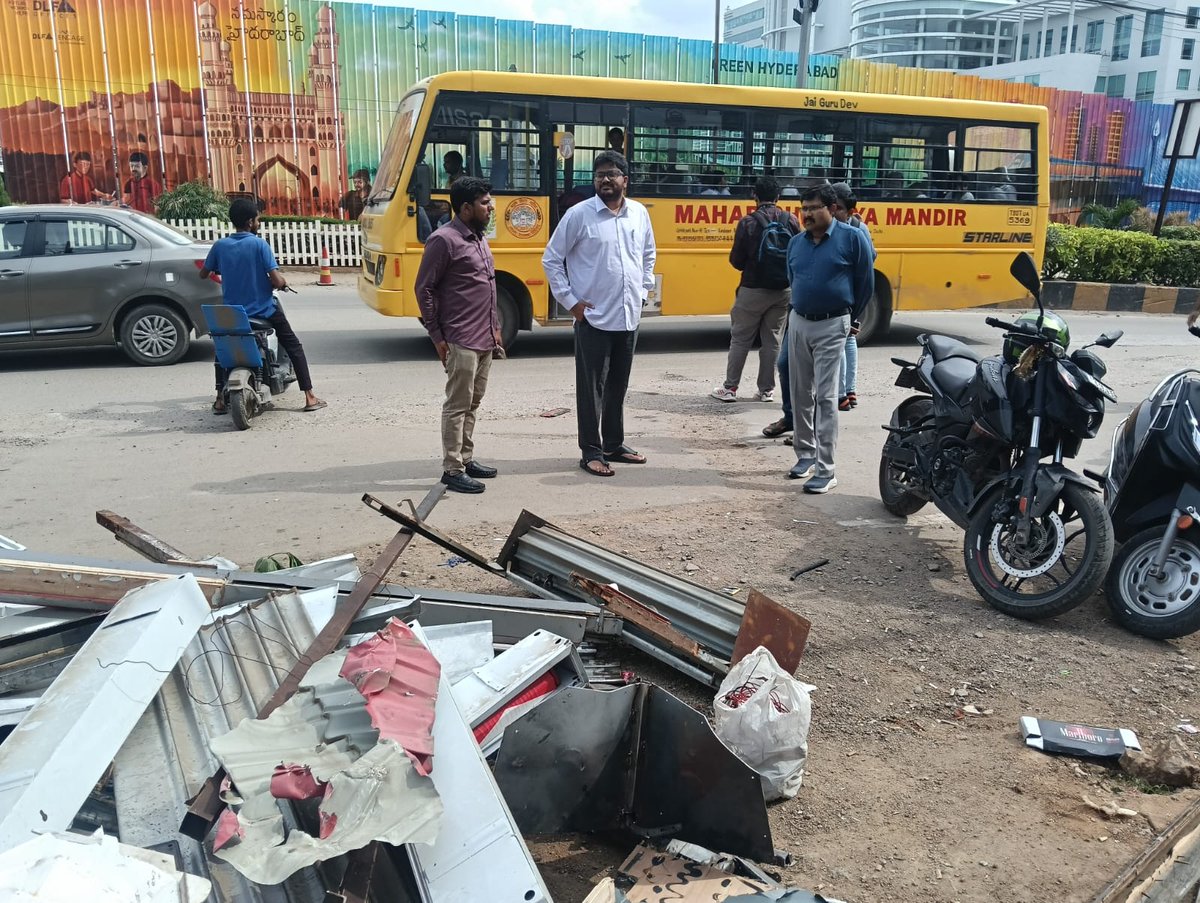 ZC_SLP's tweet photo. 🚜 Encroachment Removal Drive at DLF Area

A  encroachment removal drive was conducted in the DLF area to reclaim public spaces and ensure smooth movement for pedestrians and motorists. Unauthorized structures and obstructions encroaching upon roads and footpaths were removed and improving accessibility.

The drive reflects our continued commitment to maintaining clean, safe, and obstruction-free public spaces while ensuring strict compliance with civic regulations.

Public spaces belong to everyone—let us work together to keep them encroachment-free.
@jayesh_ranjan  @MC_Cyberabad @GummallaSrijana