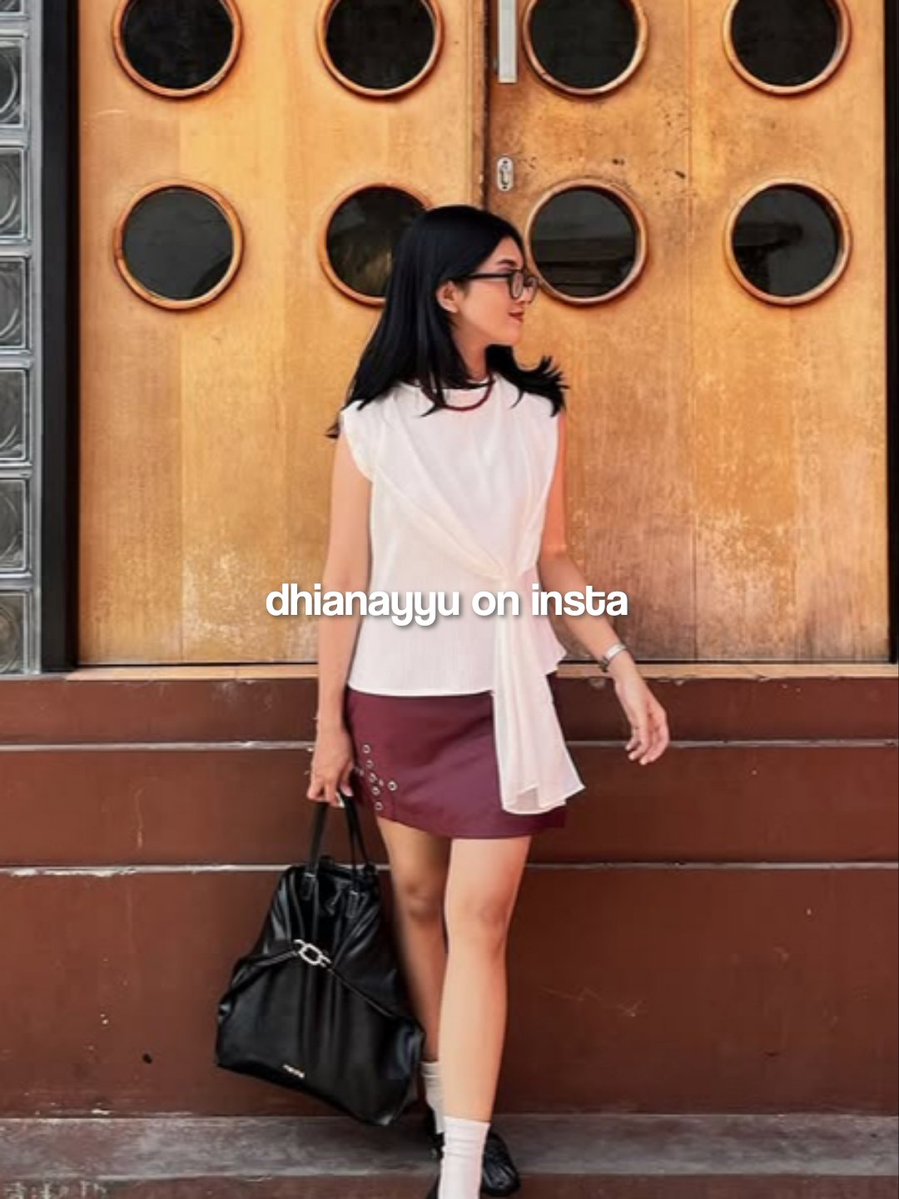 candyylipze's tweet photo. siapa yang kalo lg bingung mikirin outfit akhir"nya pasti ambil atasan putih? soalnya bikin looks auto fresh dan gampang dimixnmatch sm apapun🤩

nih beberapa model "white tops" yang wajib ada di lemari kamu, satset tp ga boring🤍
aku spill dibawah yaw ~! 

credits on picts 𖹭 https://t.co/jfz6bxn88B