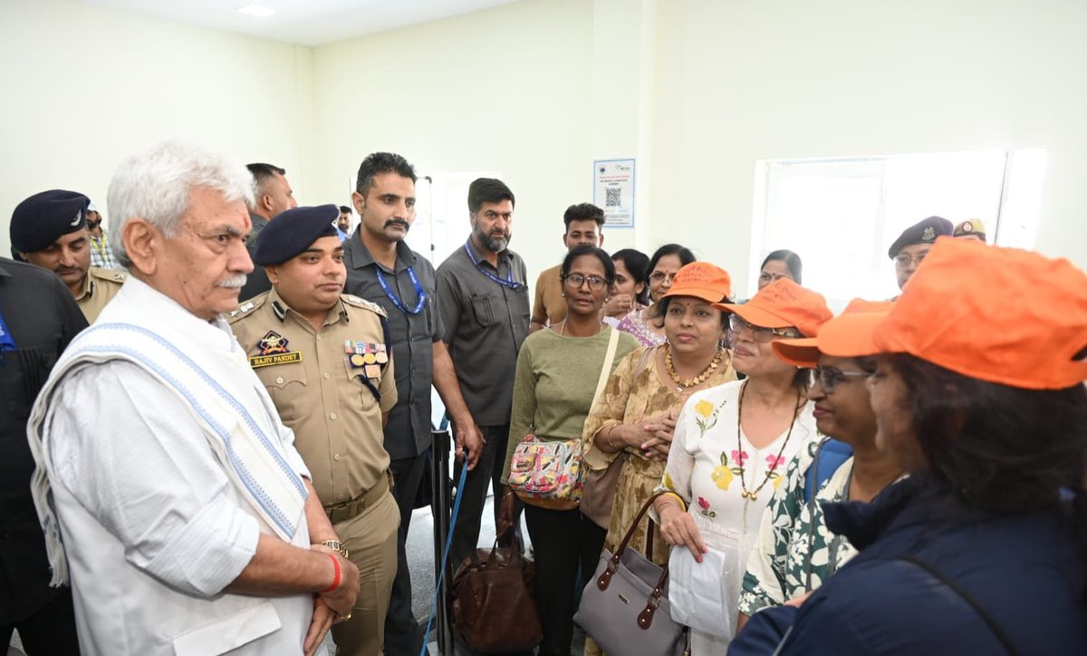 shah_Shakir_011's tweet photo. At Baltal Base Camp, Hon'ble LG @manojsinha_ reaffirmed that every devotee's comfort remains the highest priority. From registration to darshan, every step is being meticulously planned to deliver a smooth, secure, and memorable #ShriAmarnathJiYatra for all. #SafeYatra #Devotion https://t.co/NxpeBI2loi