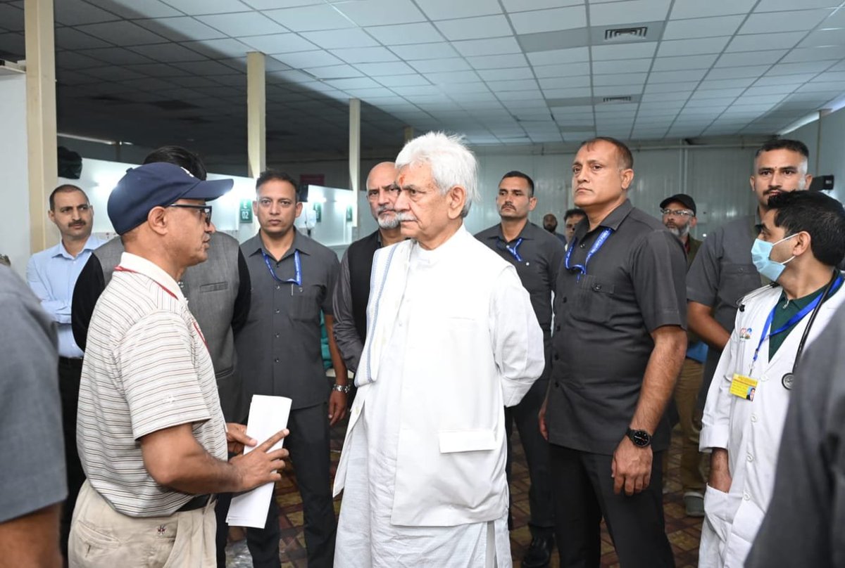 shah_Shakir_011's tweet photo. At Baltal Base Camp, Hon'ble LG @manojsinha_ reaffirmed that every devotee's comfort remains the highest priority. From registration to darshan, every step is being meticulously planned to deliver a smooth, secure, and memorable #ShriAmarnathJiYatra for all. #SafeYatra #Devotion https://t.co/NxpeBI2loi