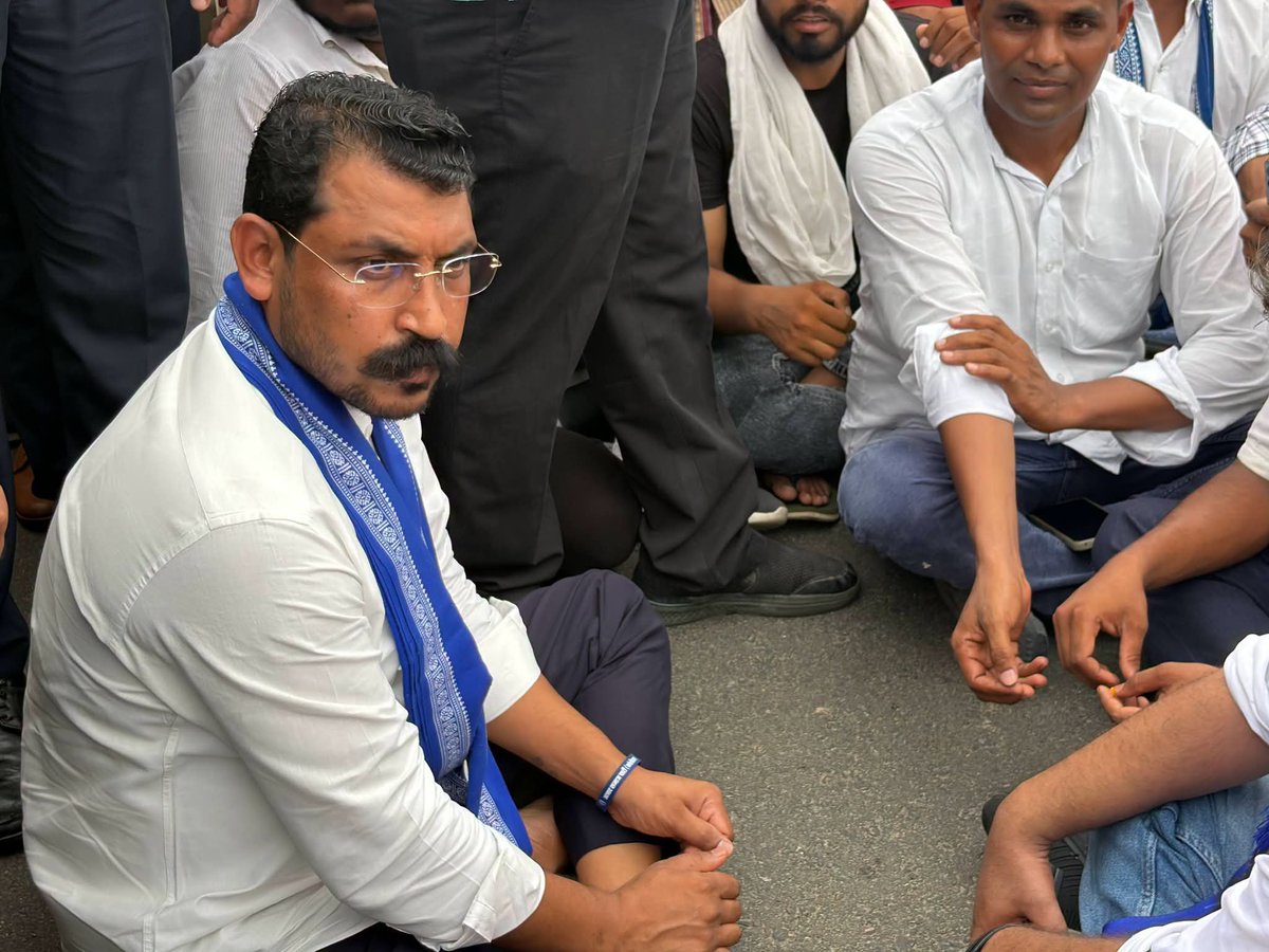 Ramkishun9810's tweet photo. कहां गए SSP अविनाश पांडे मेरठ पहुंच चुके हैं बड़ेभाई एडवोकेट चंद्रशेखर आजाद 🔥 

@BhimArmyChief https://t.co/gx0eghwujH