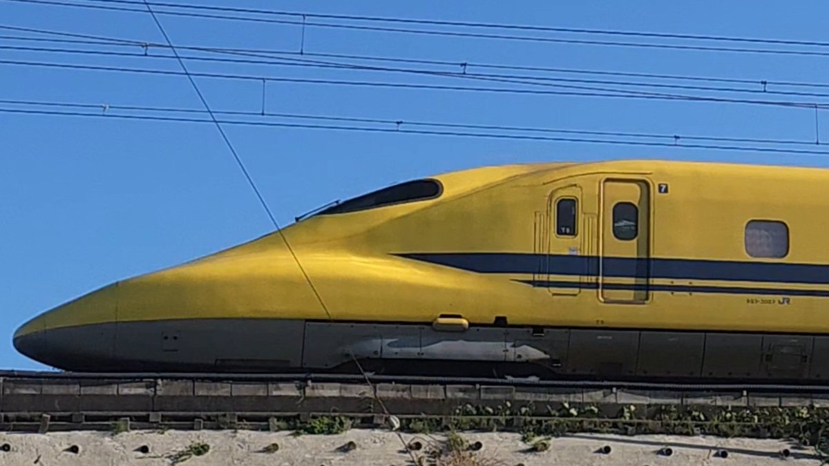 923_yellow's tweet photo. 7/10  🚄ドクターイエロー💛
T5編成 回送 上り

8日に下ったイエローさん
今日お帰りになりました😊

支線被った～
撮影時気がつかなかった…😥

#ドクターイエロー
#T5編成
#923形新幹線電気軌道総合試験車
#ロゴ撮影チャレンジ https://t.co/KqmwLbxcF9
