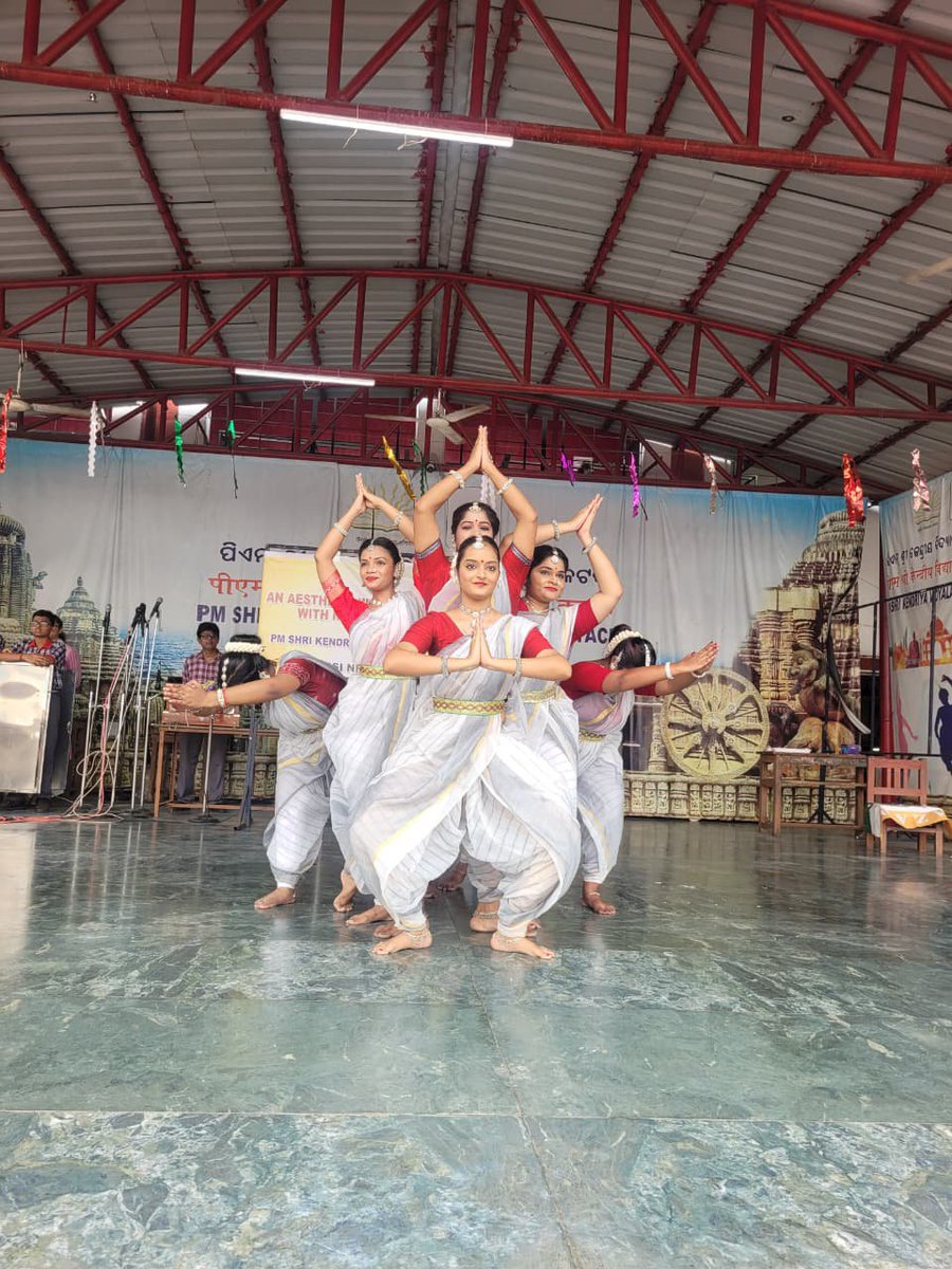 No1Ctc's tweet photo. Grace met tradition as students enthusiastically participated in an Odissi Dance Workshop conducted by Odissi Nrutya Mandal at our Vidyalaya PM SHRI KV NO.1 CUTTACK @KVS_HQ @KVSROBBSR @ABPANDEY512915 @EduMinOfIndia https://t.co/HasT7d2czs