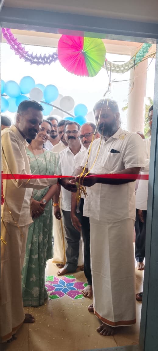 gantihole's tweet photo. ಬೈಂದೂರು ತಾಲ್ಲೂಕಿನ ಬಿಜೂರು ಸರಕಾರಿ ಹಿರಿಯ ಪ್ರಾಥಮಿಕ ಶಾಲೆಯಲ್ಲಿ ಮೈಕ್ರೋಸಾಫ್ಟ್ ಕಾರ್ಪೊರೇಷನ್ ಇಂಡಿಯಾ ಪ್ರೈ. ಲಿ. ಮತ್ತು ಶ್ರೀ ವರಲಕ್ಷ್ಮೀ ಚಾರಿಟೇಬಲ್ ಟ್ರಸ್ಟ್ (ರಿ.) ಉಪ್ಪುಂದ ಇವರ ಜಂಟಿ ಆಶ್ರಯದಲ್ಲಿ ನಿರ್ಮಿಸಲಾದ ಸುಸಜ್ಜಿತ ಕಂಪ್ಯೂಟರ್ ಲ್ಯಾಬ್ ಅನ್ನು ಉದ್ಘಾಟಿಸಲಾಯಿತು.
#300Trees #ComputerLab #School #infrastructure #development #SamruddhaByndoor #BJPByndoor #GururajGantihole #BestMLA #PeoplesMLA