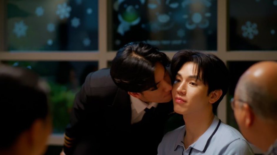 mamdalida's tweet photo. Toto with a kiss ❤️#ADogAndAPlaneEP7 https://t.co/neEt1pqPZV