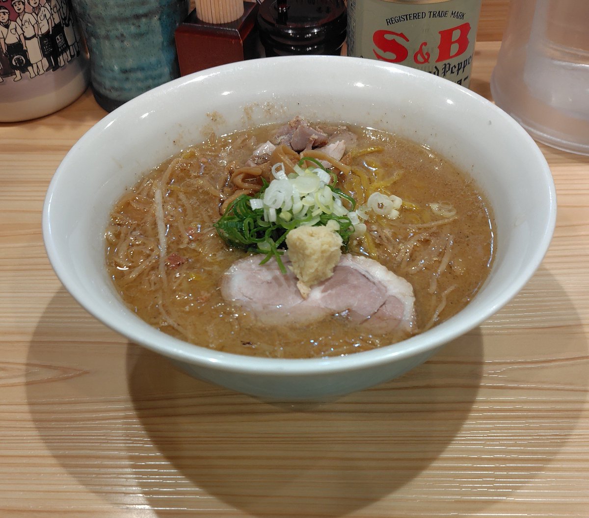 komask57's tweet photo. 週末仕事あがりの夕飯
久々に江戸川橋近くのお気に入りの味噌ラーメンのお店で味噌ラーメン🍜😋 https://t.co/LDyfuXvPjo