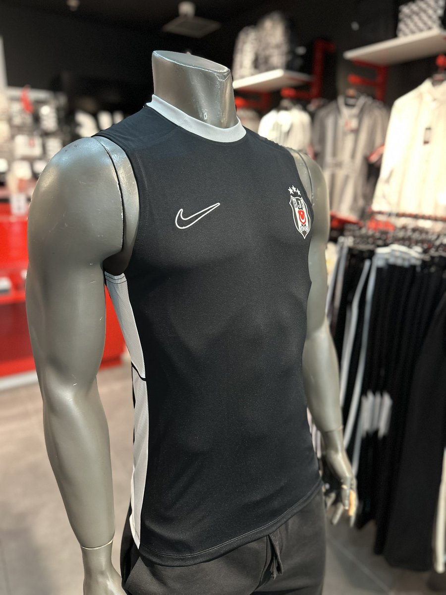 krtlyvsbursa's tweet photo. NIKE BEŞİKTAŞ SİYAH KOLSUZ ANTRENMAN T-SHIRT 26-27  FZ9747

2.399,00₺

#beşiktaş #kartalyuvası #besiktasliyiz https://t.co/Q26KFBWBM0