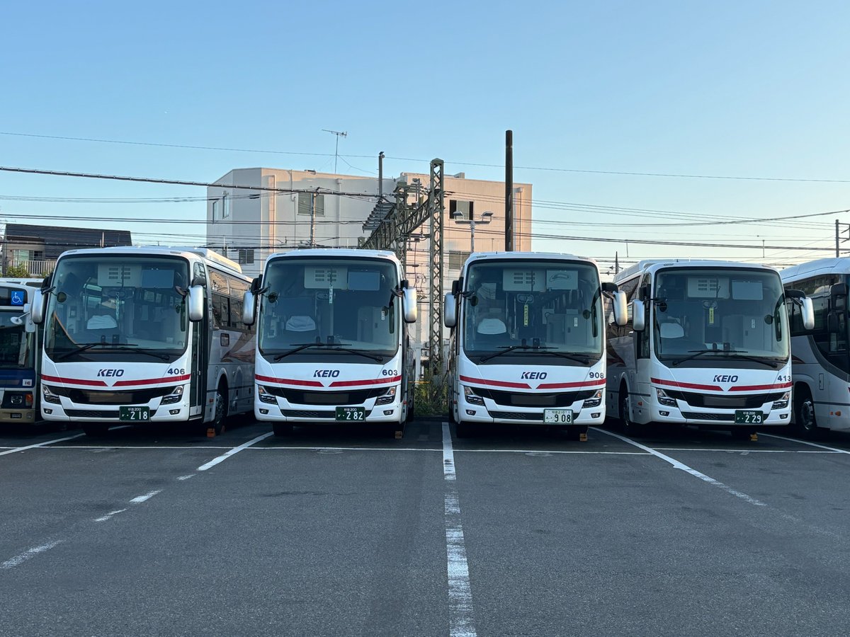 keiobus_info's tweet photo. 昨日の永福町から１枚📷
現行顔のエアロエースが４台並んでいました🚌
綺麗に格納されていると、これでも壮観です🥹（ｺｳ） https://t.co/arhSW59ObX