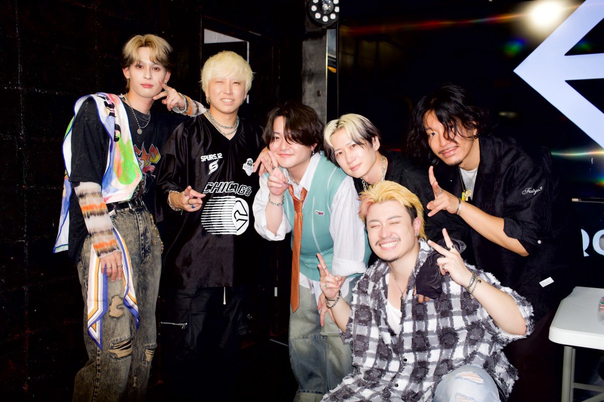 M_D_J_official's tweet photo. 7/9(THU)
BREAQQQL presents.@breaqqql_sing 
「 ALL LOVE 」
@新宿ROTT(東京)
.
お越し頂いた皆様
ありがとうございました‼️
.
／
ℹ️8/10 Zepp Shinjukuワンマン開催💥
👇🎫絶賛チケット発売中🎫👇
https://t.co/4zH36apMwi
＼
.
本日のセトリも公開⬇️
__________________________
.
📝🎤TODAY SET LIST🎤📝
.
 SE~advance~
two oh one seven
サイダイニアソビタイ
Smile
Energy feat.BREAQQQL
シオン
HERO
ファンファーレ
クダラナ
.
＜BREAQQQL LIVE collaboration＞
もう一度 feat.Monday Dirty Jokes
.
各種音楽サイトにて楽曲配信中🎧
▷ https://t.co/KtWUaxKKNL
.
__________________________  
.
今後のライブスケジュールはこちらから⬇️
https://t.co/zH98rPsAbY
.
#MDJ #BREAQQQL #Energy #もう一度